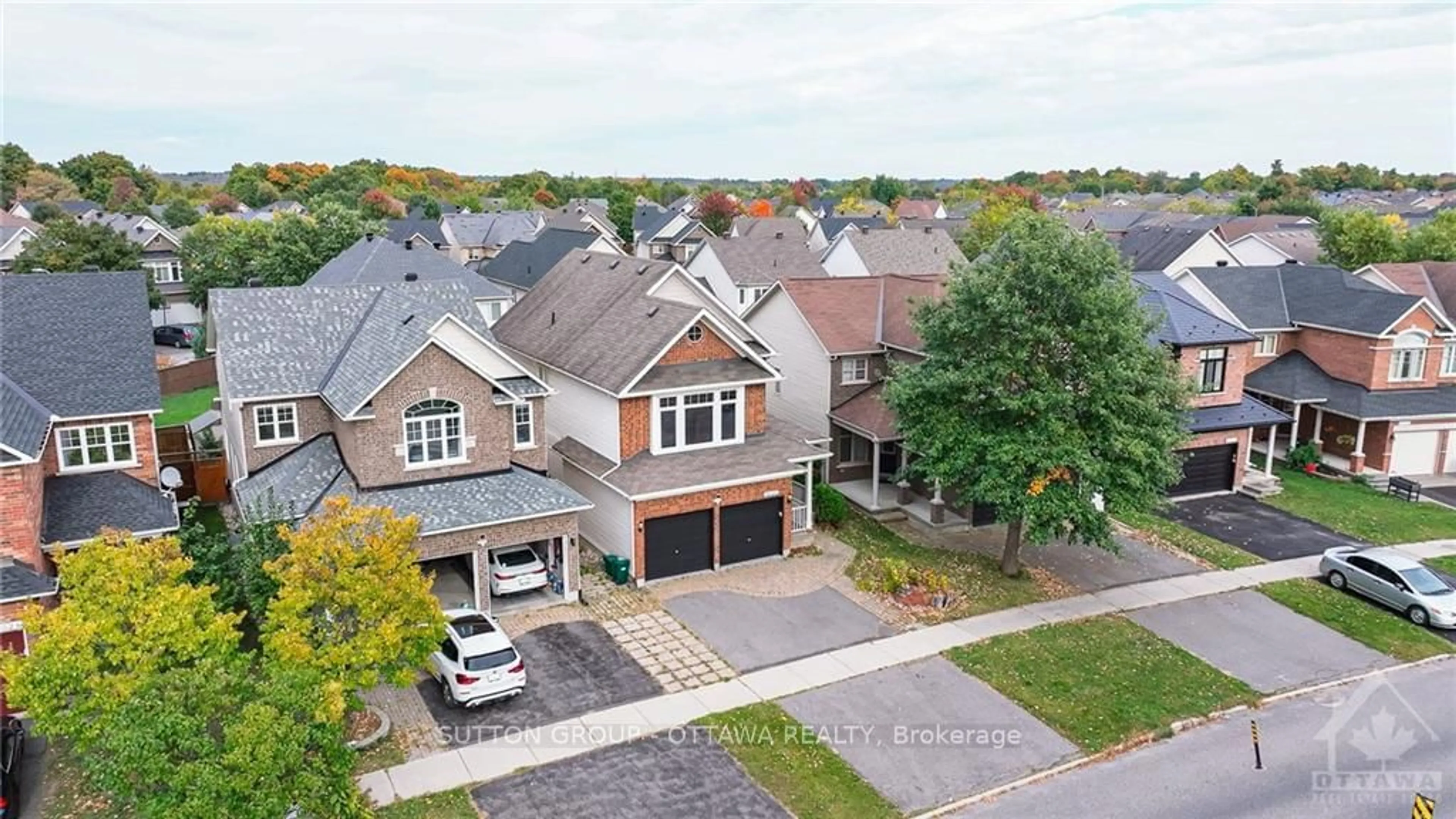 A pic from exterior of the house or condo, the street view for 4020 CANYON WALK Dr, Blossom Park - Airport and Area Ontario K1V 1X3