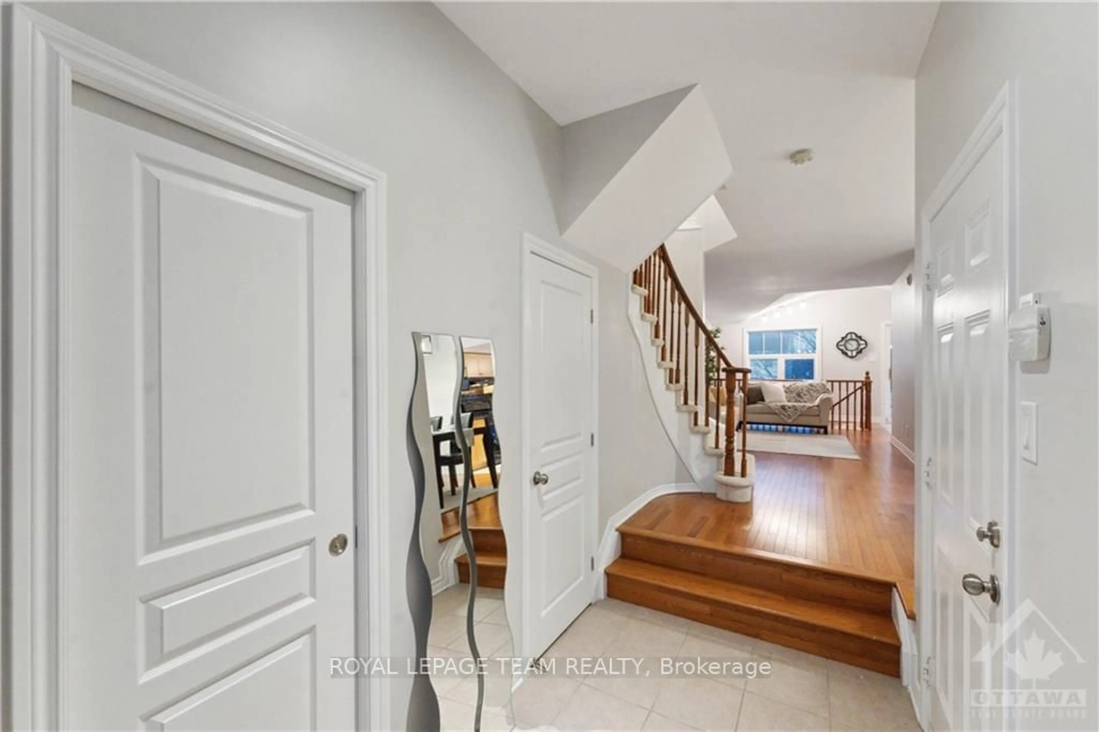 Indoor entryway, wood floors for 246 TANDALEE Cres, Kanata Ontario K2M 0A1