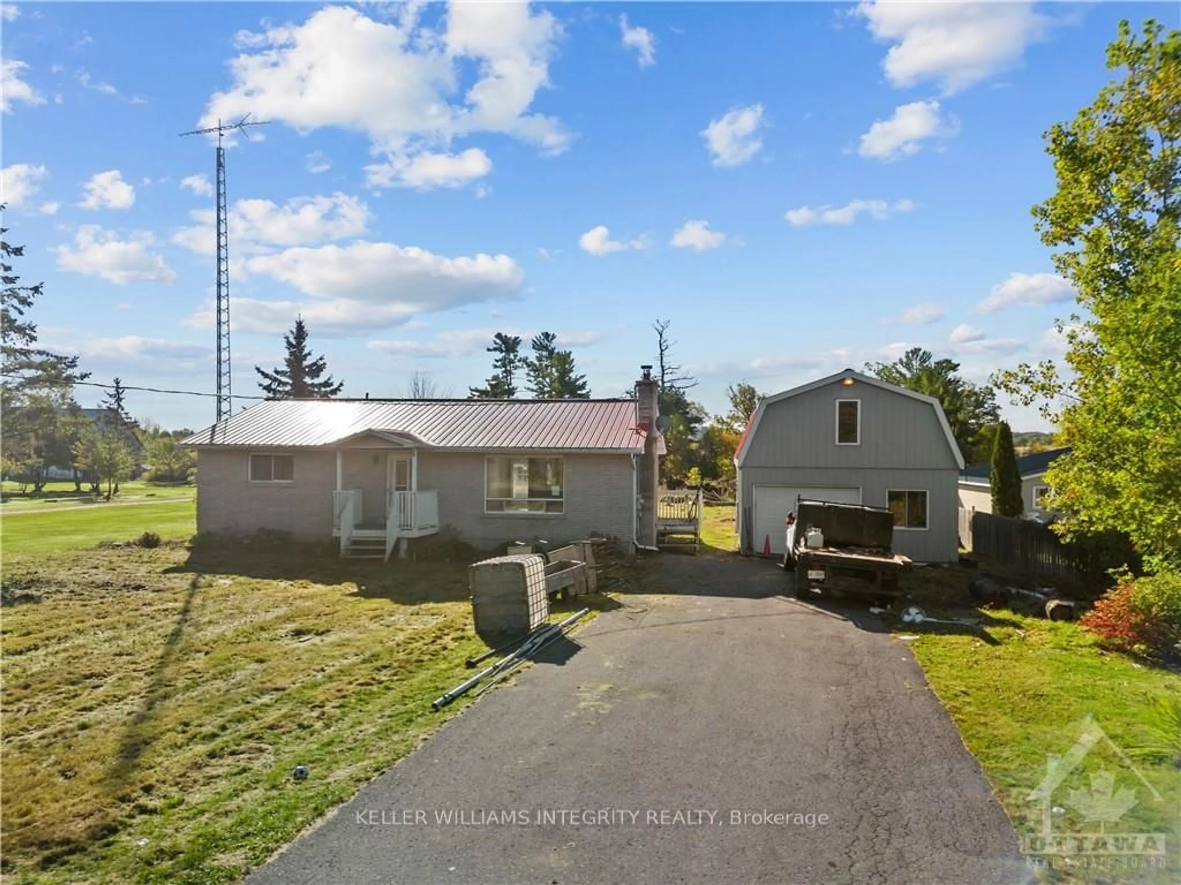 Frontside or backside of a home, the street view for 3062 OLD HIGHWAY 17 Rd, Clarence-Rockland Ontario K4K 1W3