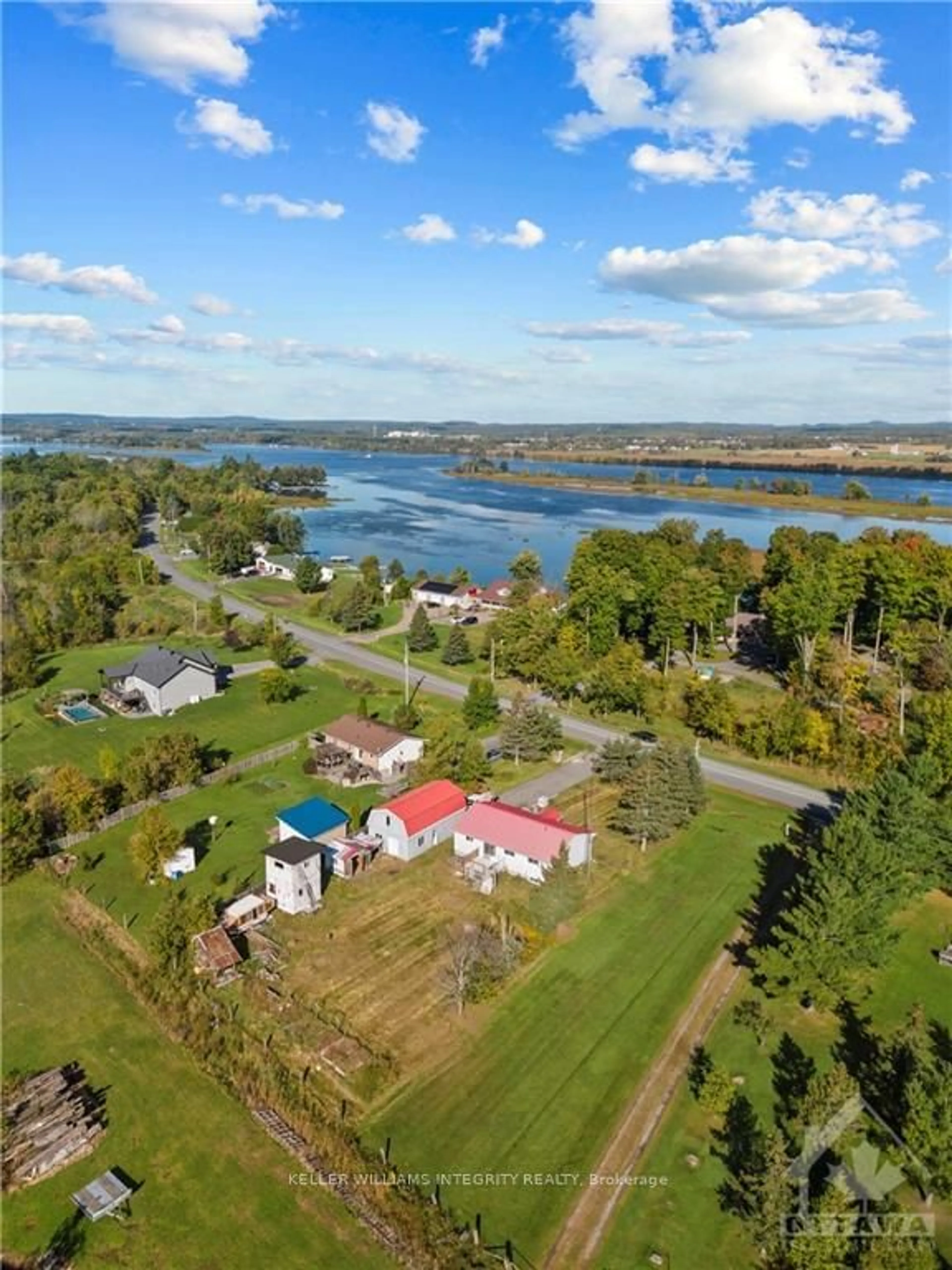 A pic from exterior of the house or condo, the view of lake or river for 3062 OLD HIGHWAY 17 Rd, Clarence-Rockland Ontario K4K 1W3