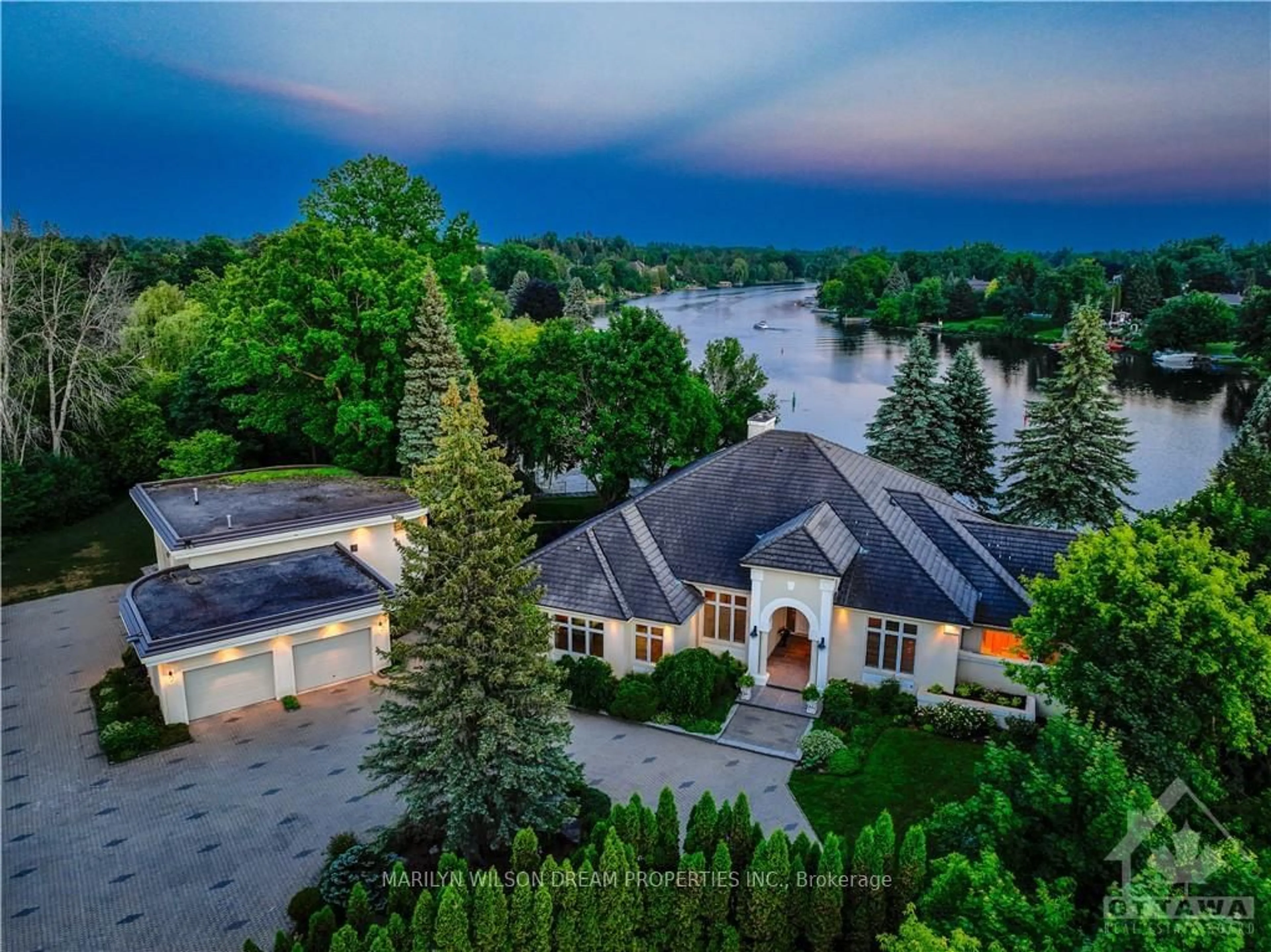 Frontside or backside of a home, cottage for 1018 Kitoman Cres, Manotick - Kars - Rideau Twp and Area Ontario K4M 1K4