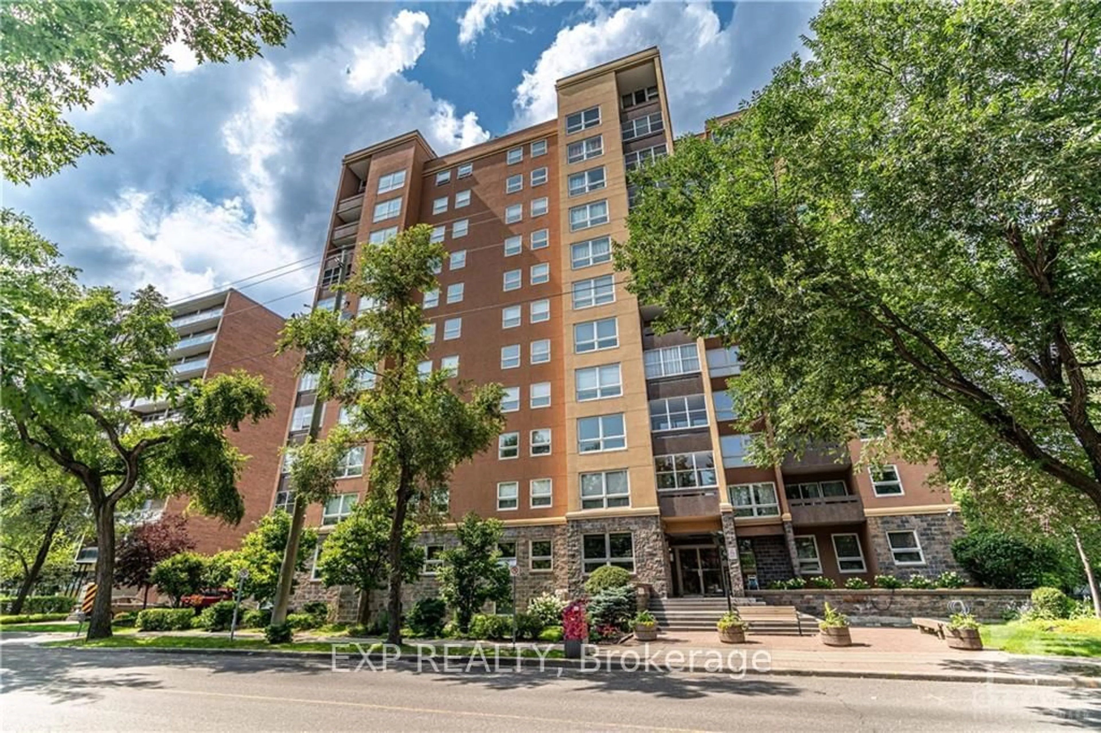 A pic from exterior of the house or condo, the front or back of building for 373 LAURIER Ave #301, Lower Town - Sandy Hill Ontario K1N 8X6