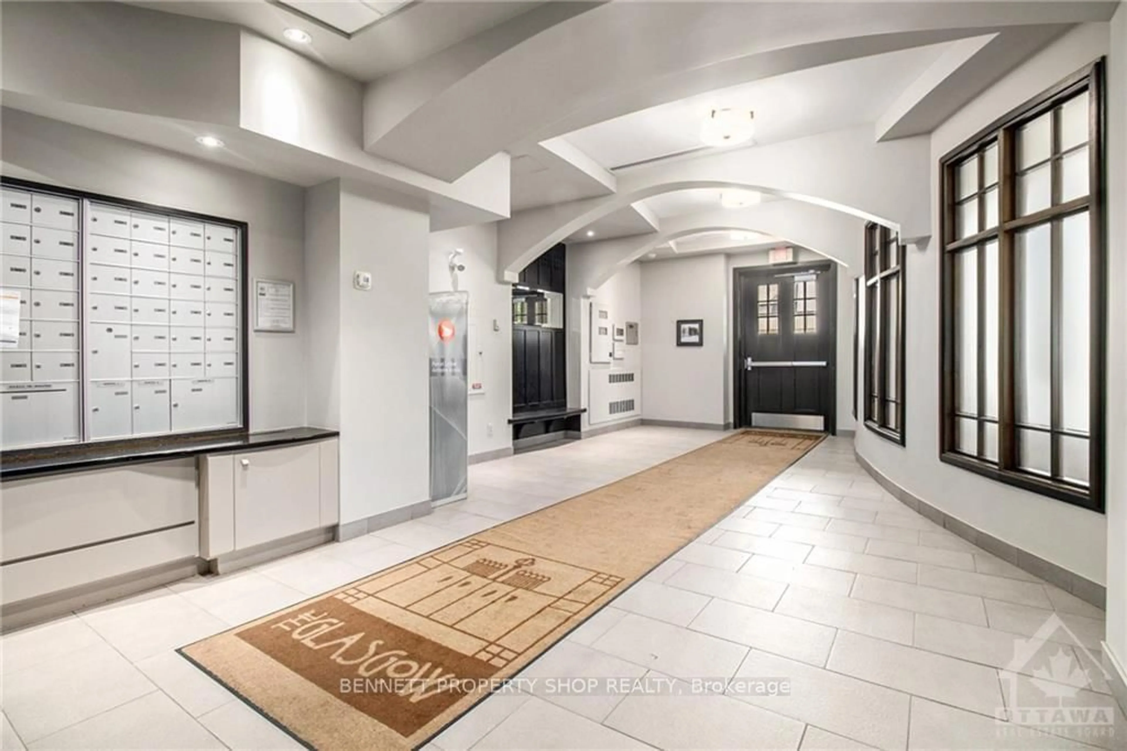 Indoor foyer, ceramic floors for 290 POWELL Ave #205, Dows Lake - Civic Hospital and Area Ontario K1S 5T4