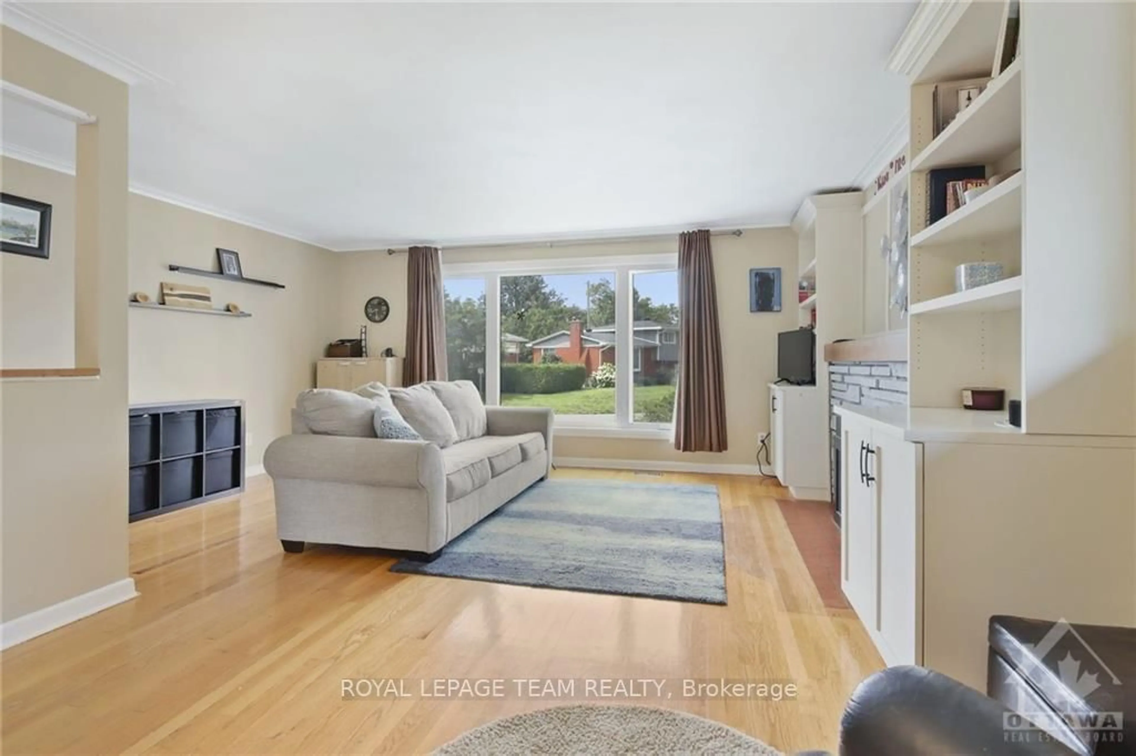 Living room, wood floors for 1774 FORMAN Ave, Belair Park - Copeland Park and Area Ontario K2C 1A8