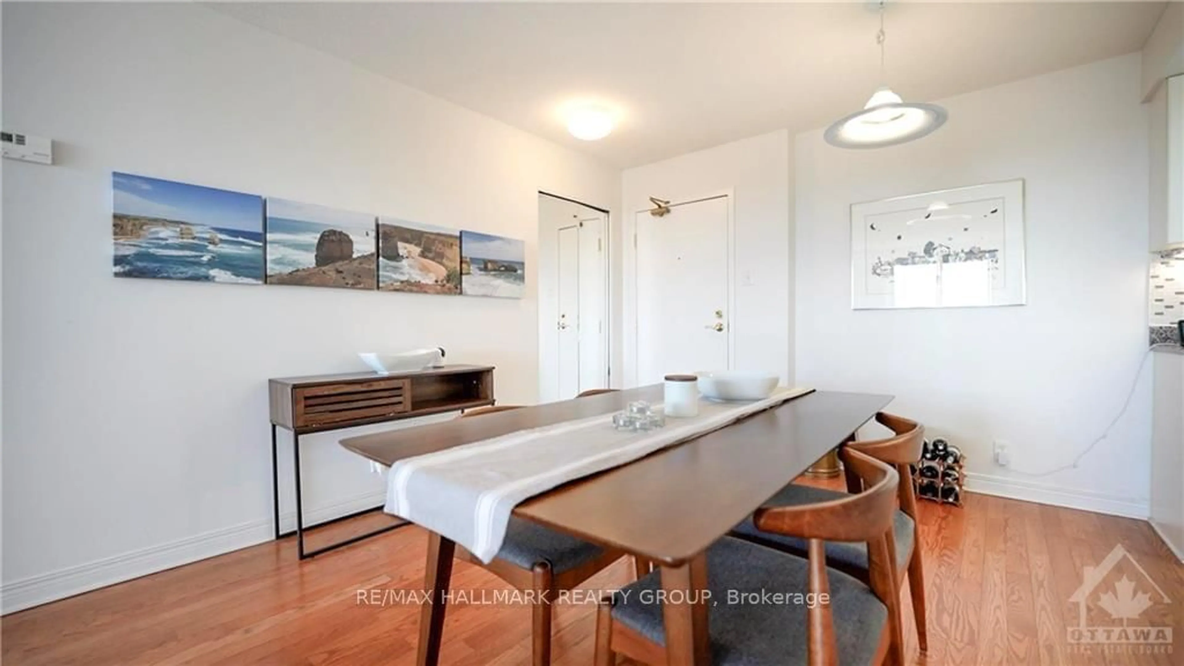 Dining room, wood floors for 429 SOMERSET St #PH06, Ottawa Centre Ontario K2P 2P5