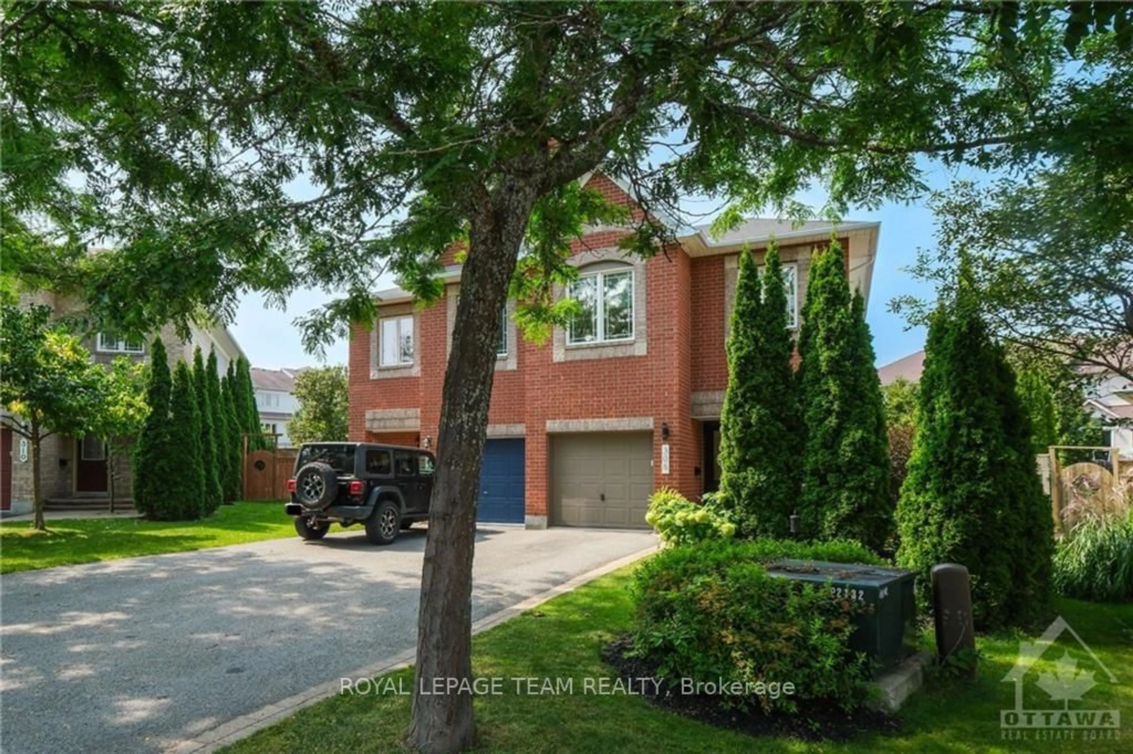 Frontside or backside of a home, the street view for 306 STATEWOOD Dr, Kanata Ontario K2K 0A8