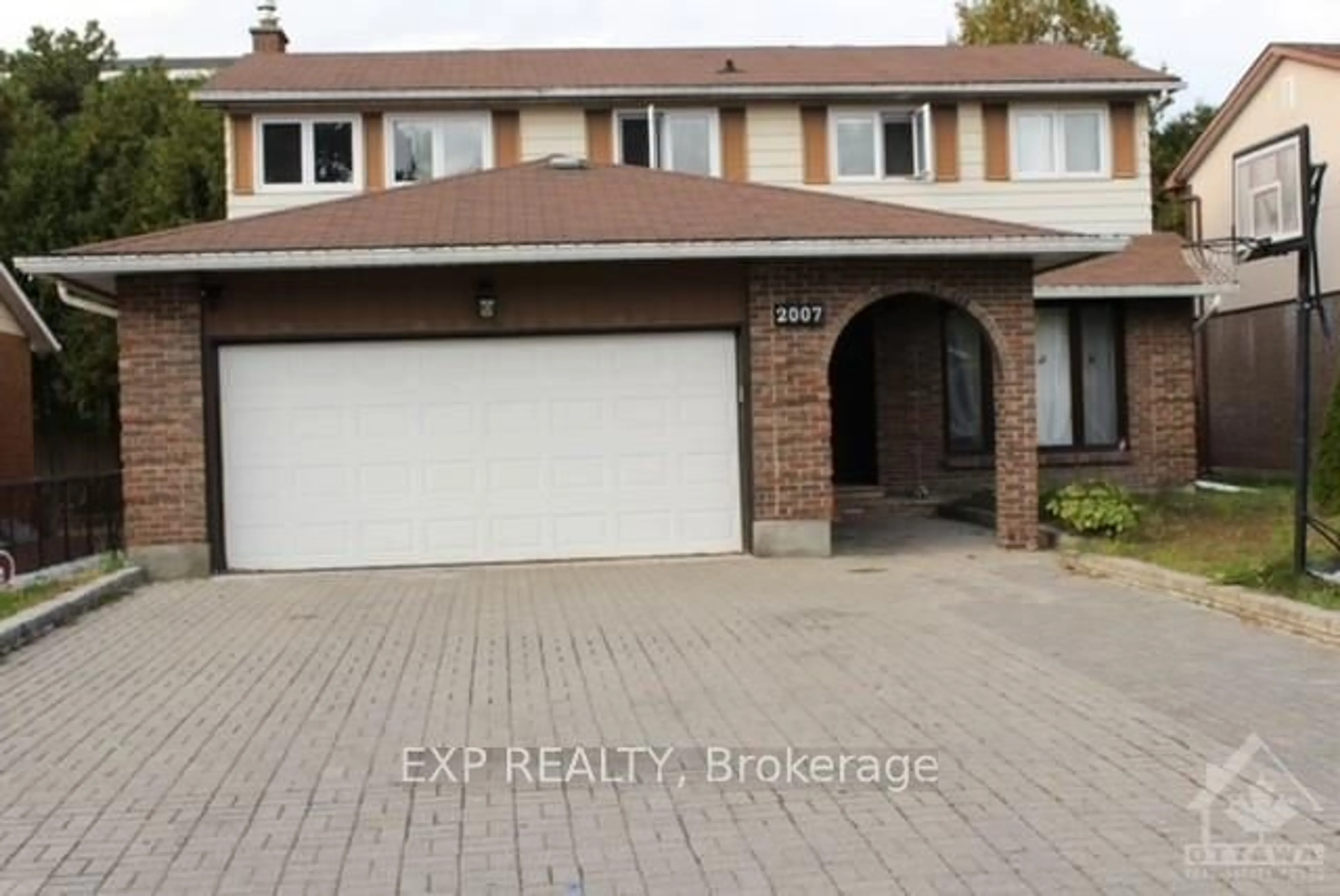 Home with vinyl exterior material for 2007 TAWNEY Rd, Elmvale Acres and Area Ontario K1G 1B5