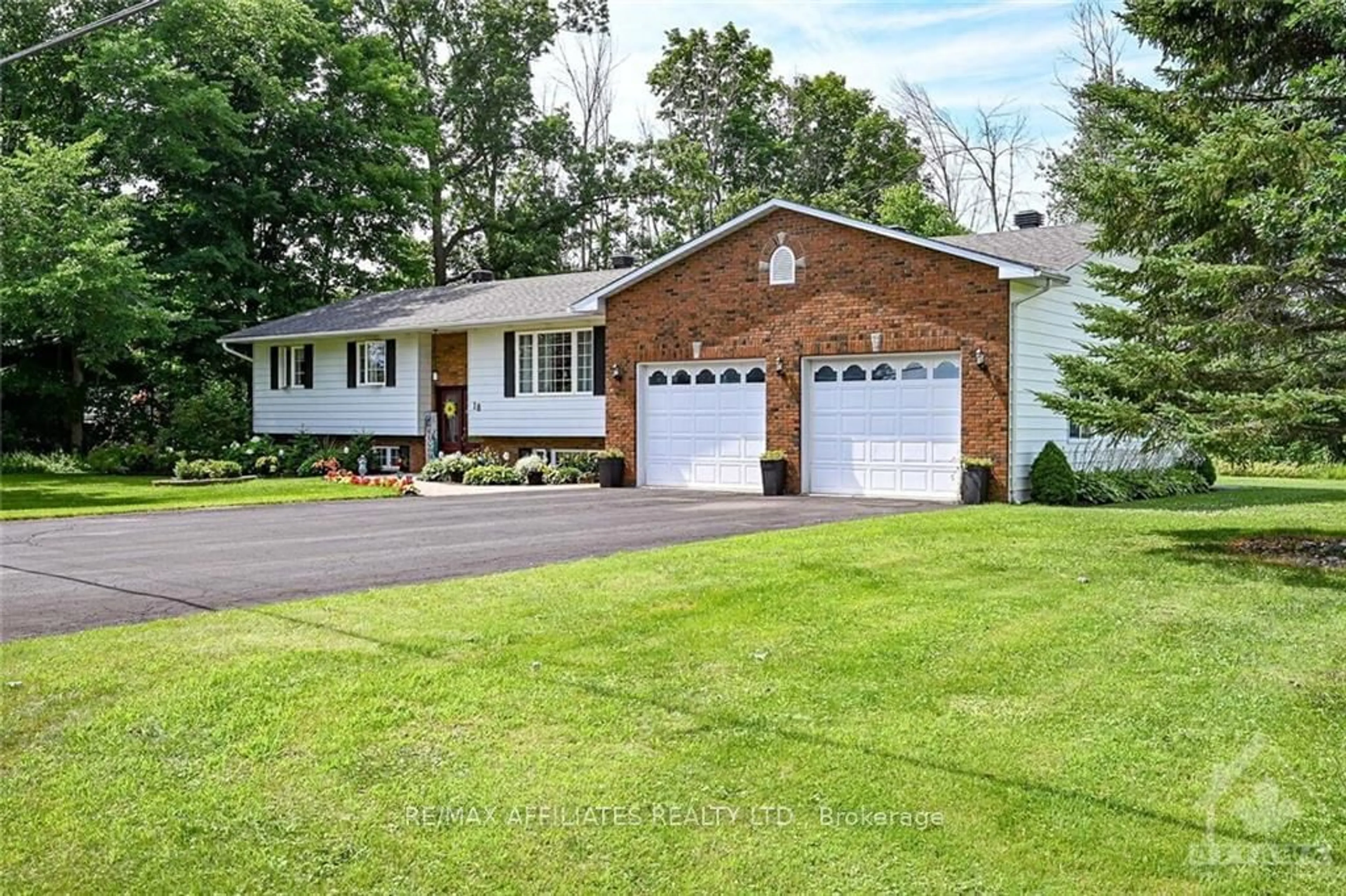 Frontside or backside of a home, cottage for 18 SALMON SIDE Rd, Rideau Lakes Ontario K7A 4S5