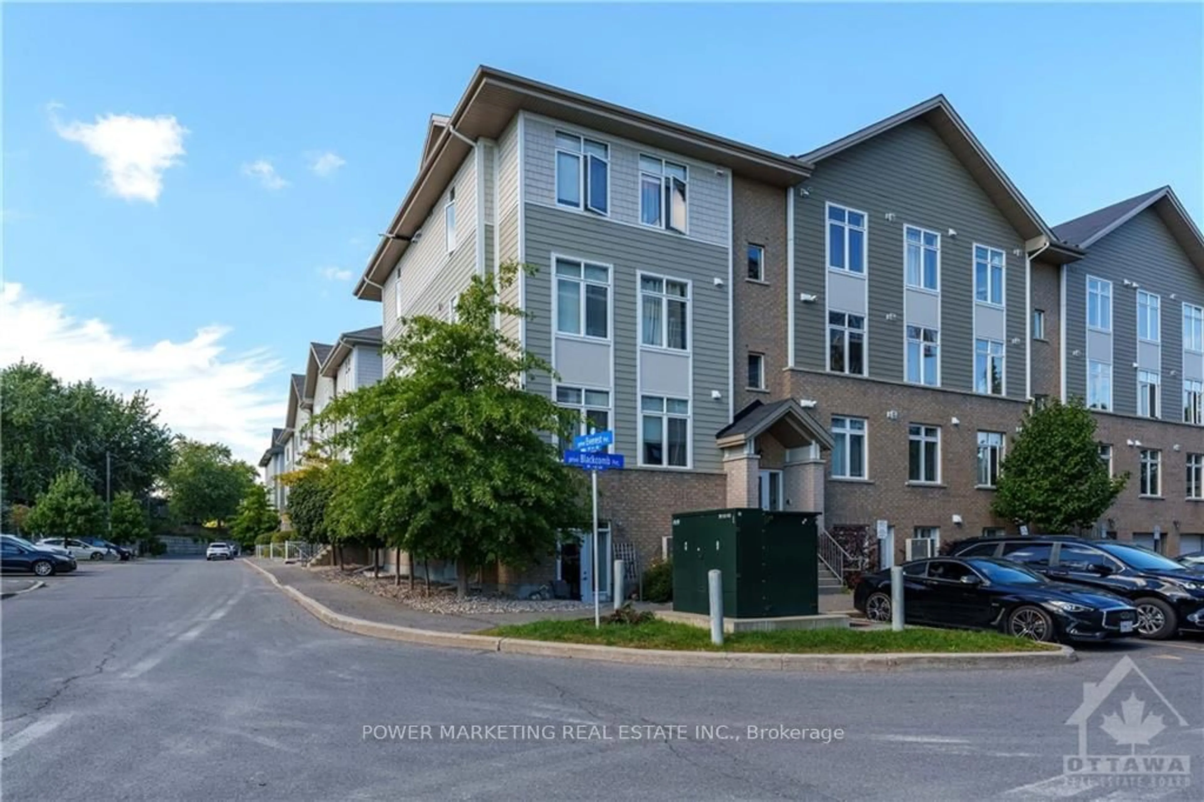 A pic from exterior of the house or condo, the front or back of building for 861D BLACKCOMB, Elmvale Acres and Area Ontario K1G 4E4