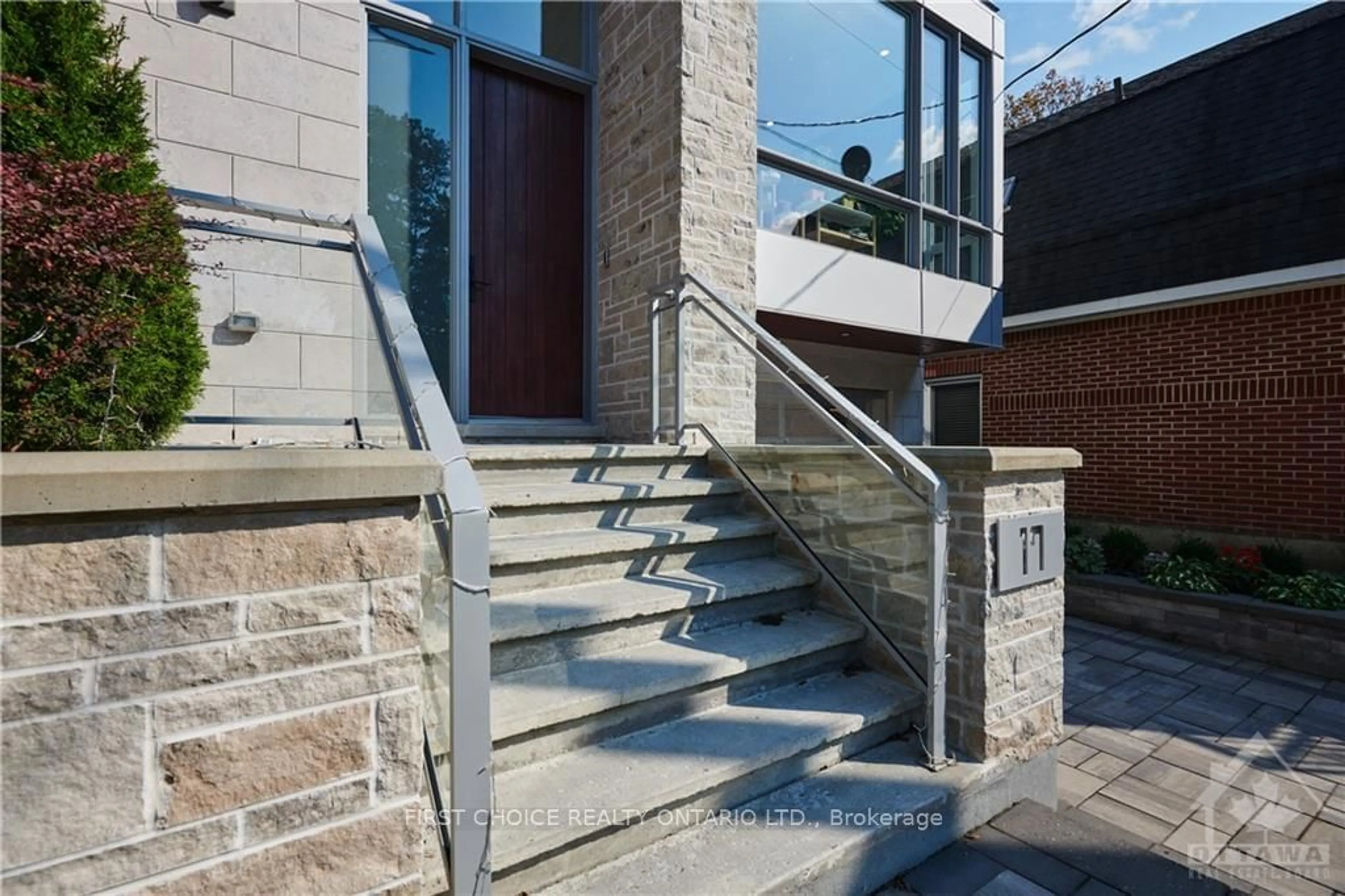 Stairs for 17 GWYNNE Ave, Dows Lake - Civic Hospital and Area Ontario K1Y 1X1