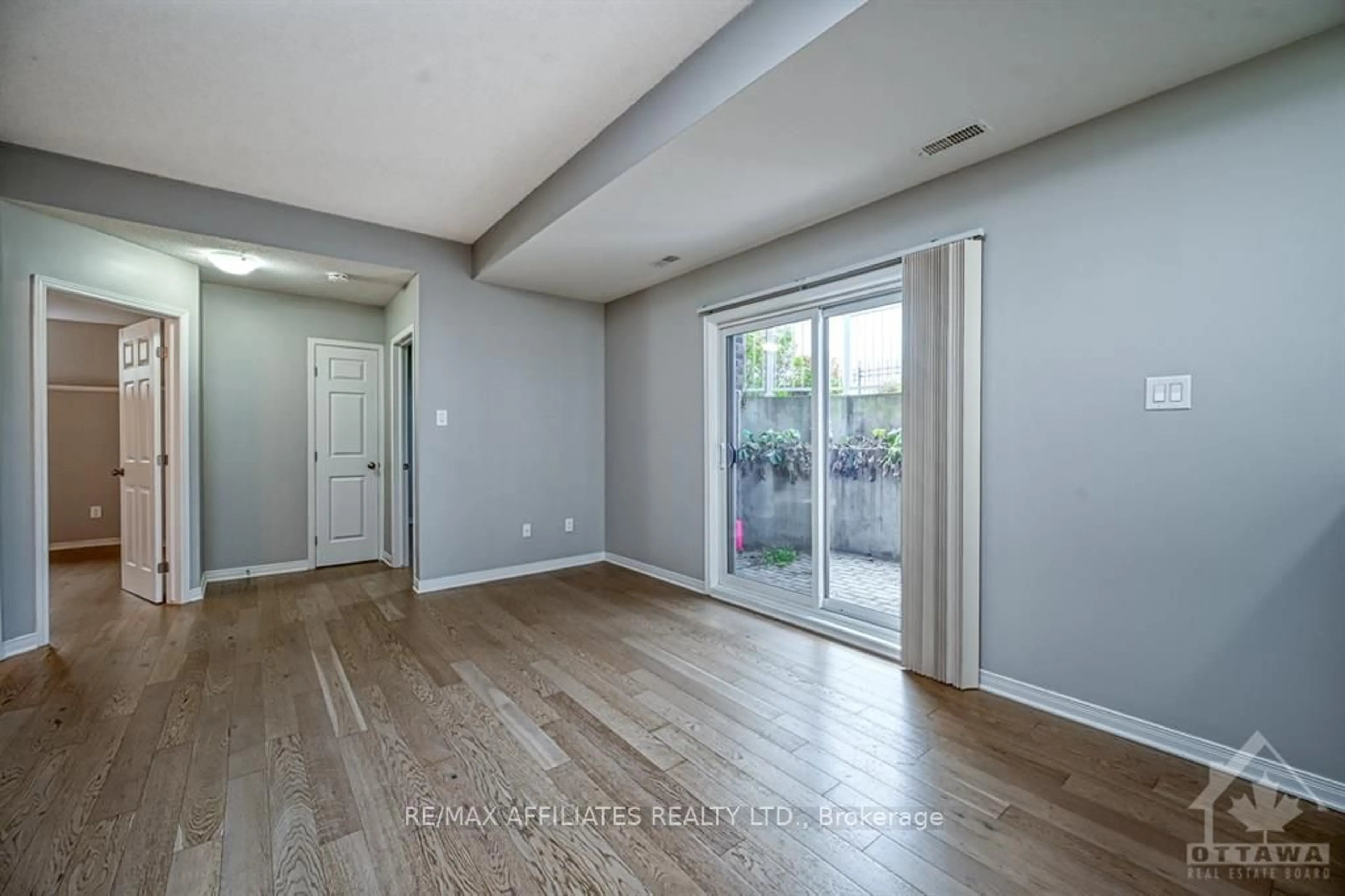 A pic of a room, wood floors for 50 STERNES, Orleans - Cumberland and Area Ontario K4A 0X8