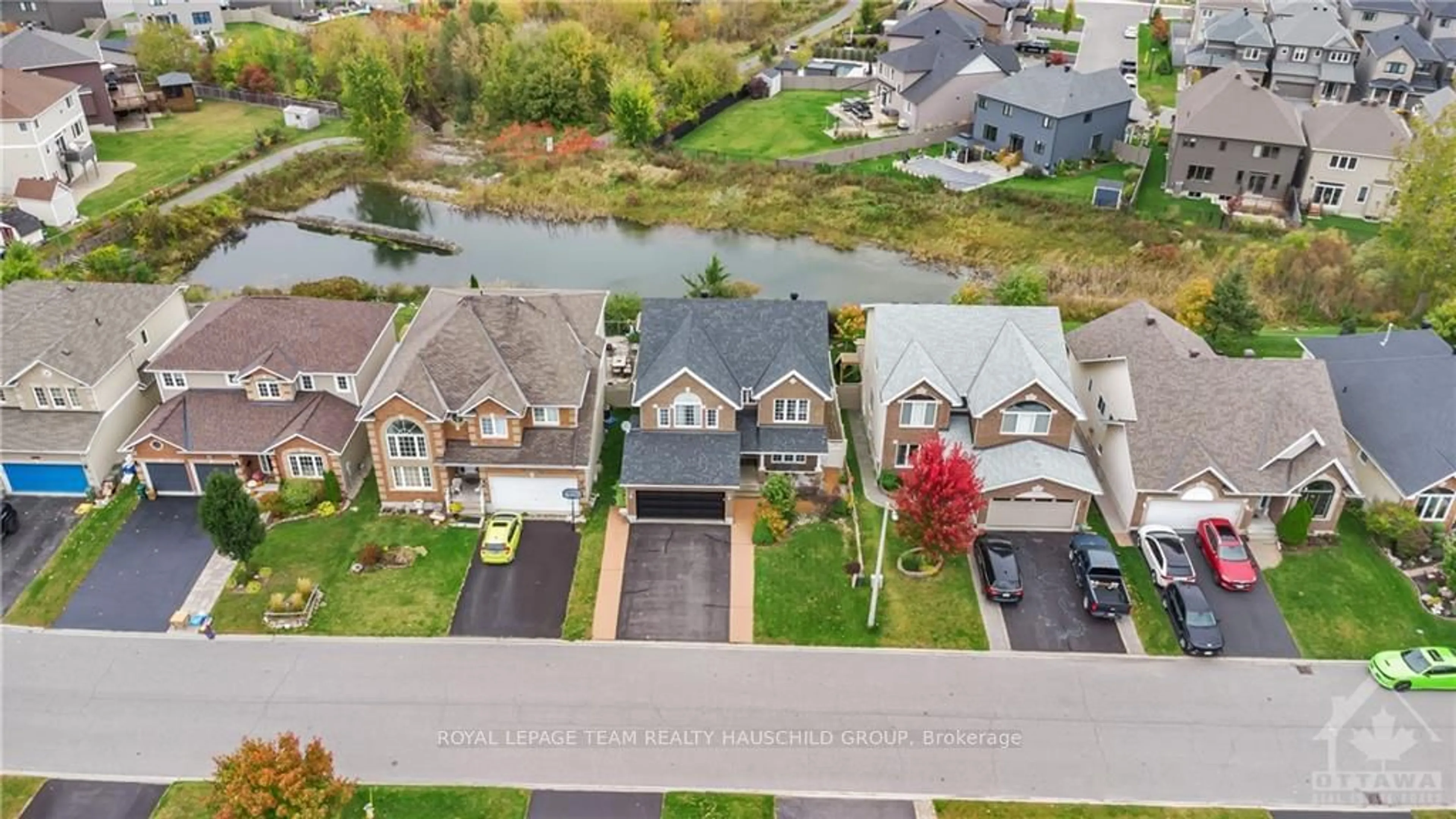 Frontside or backside of a home, the street view for 56 LLOYDALEX Cres, Stittsville - Munster - Richmond Ontario K2S 2E8