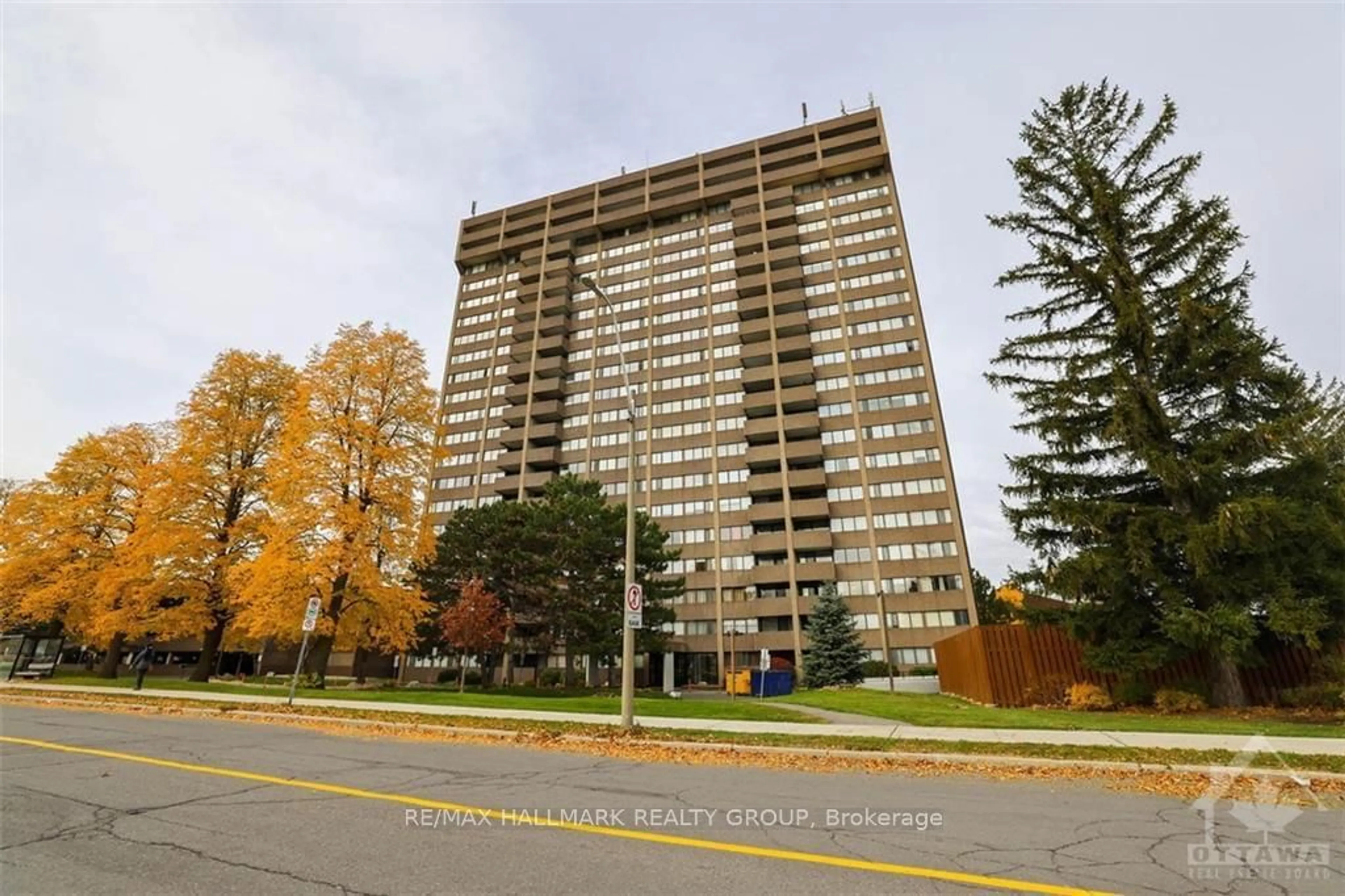 A pic from exterior of the house or condo, the front or back of building for 1285 CAHILL Dr #1903, Hunt Club - South Keys and Area Ontario K1V 9A7