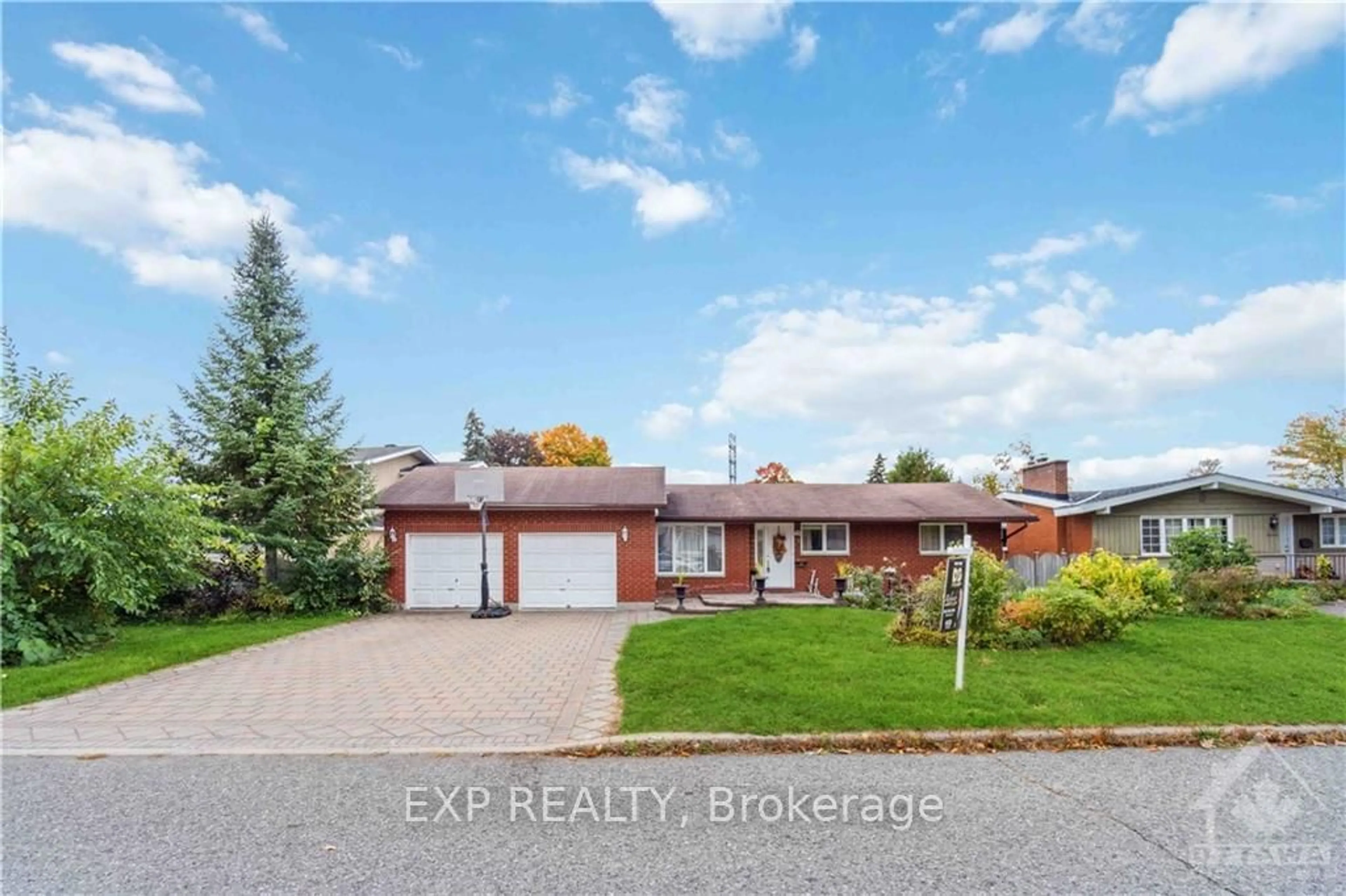 Frontside or backside of a home, the street view for 9 LARGO Cres, Meadowlands - Crestview and Area Ontario K2G 3C6