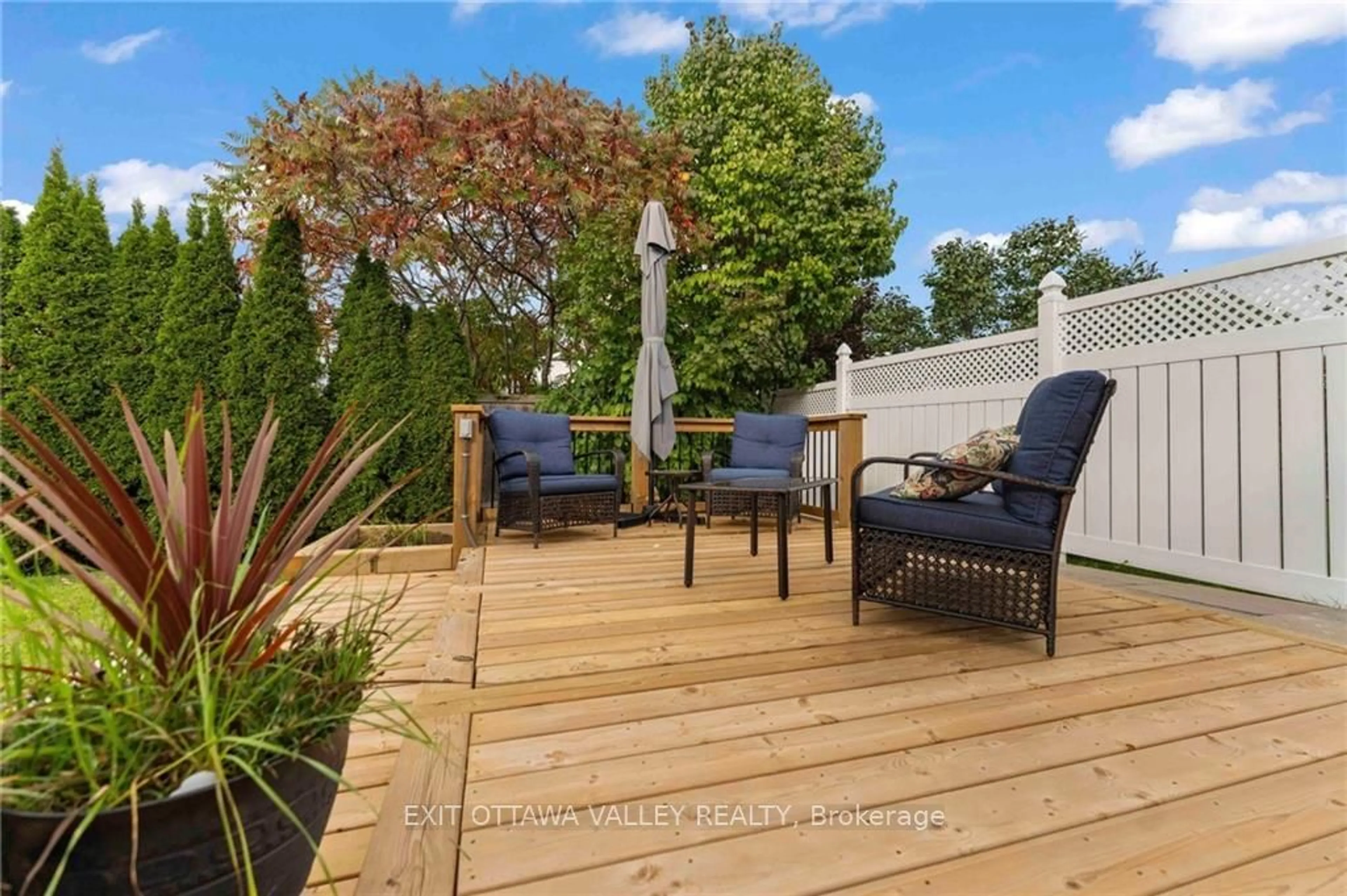 Patio, water/lake/river/ocean view for 181 D'YOUVILLE Dr, Pembroke Ontario K8A 8R5