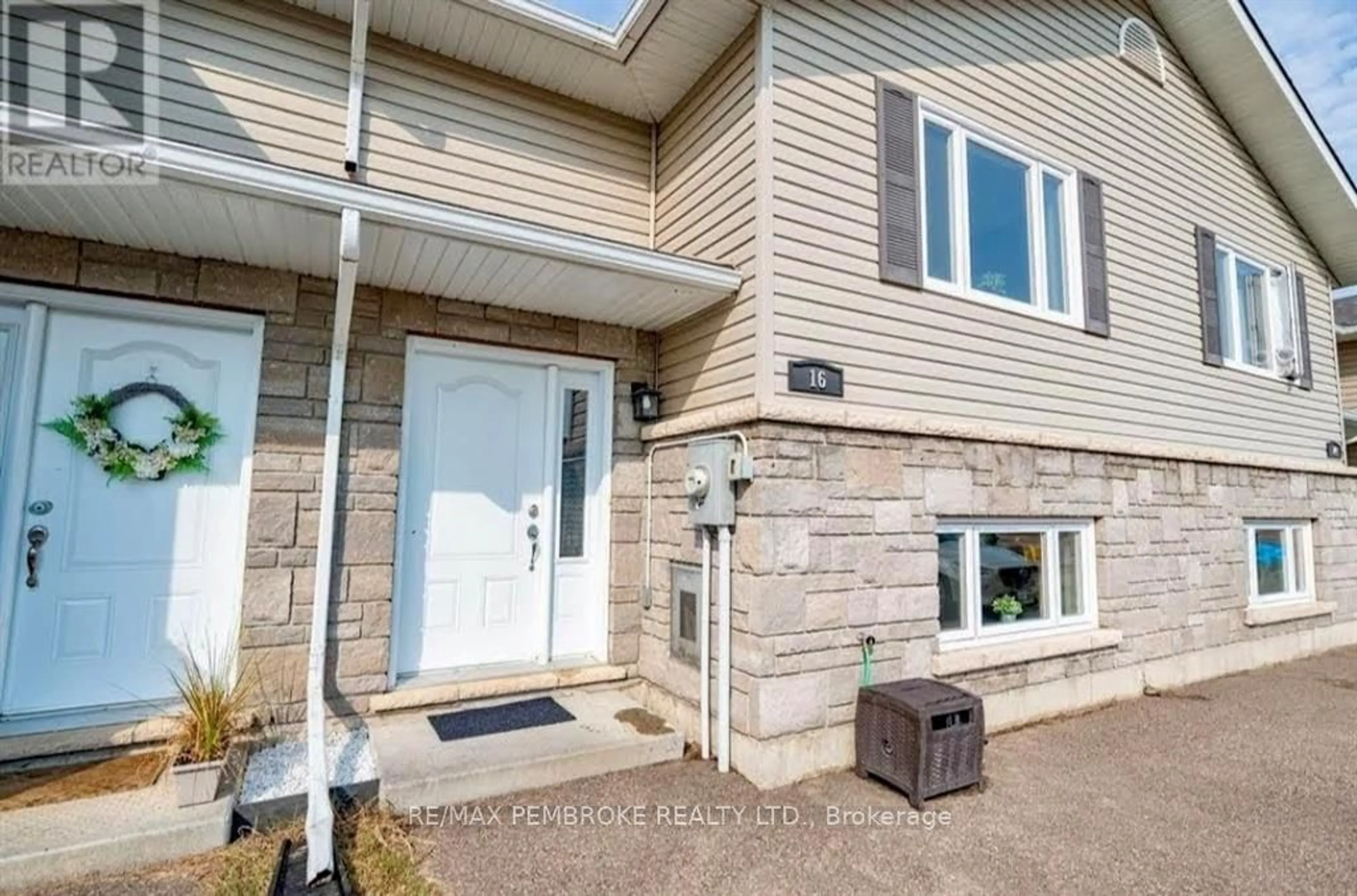 A pic from exterior of the house or condo, the street view for 16 WILLIAM THOMAS Dr, Petawawa Ontario K8H 0C3