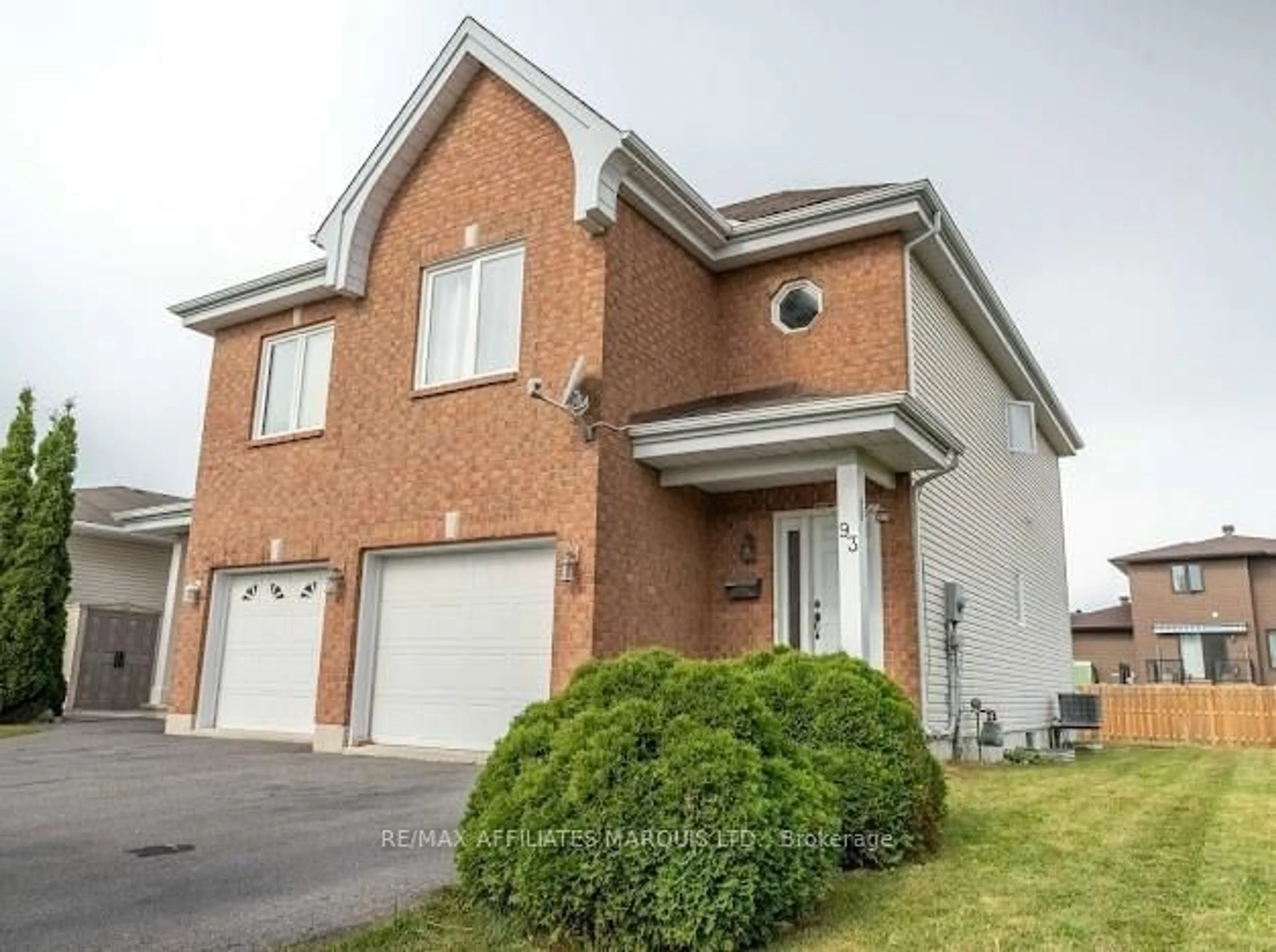 Home with brick exterior material for 93 MCKENZIE St, Cornwall Ontario K6K 1W2