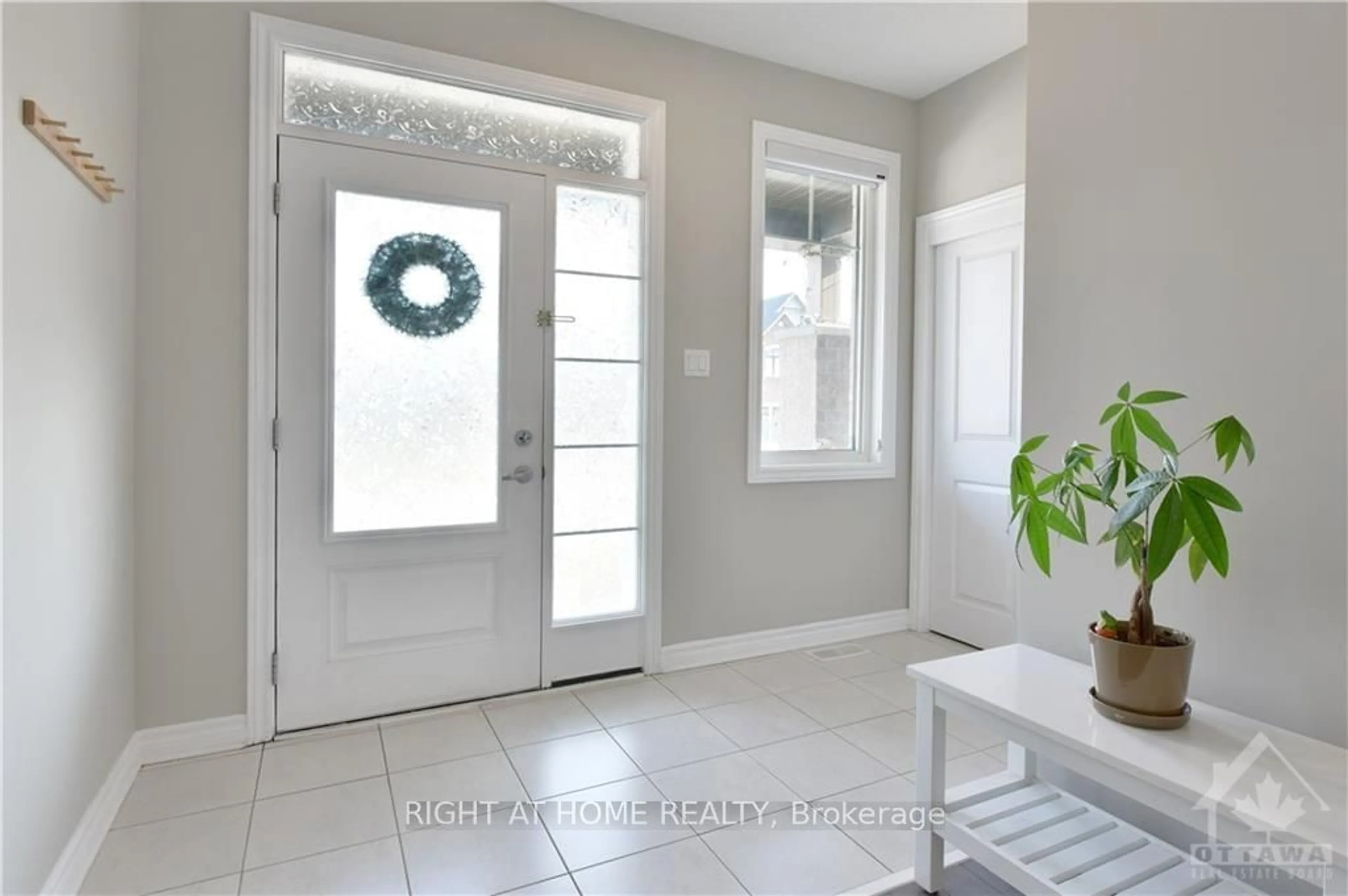 Indoor entryway, wood floors for 567 PAINE Ave, Kanata Ontario K2T 0K7