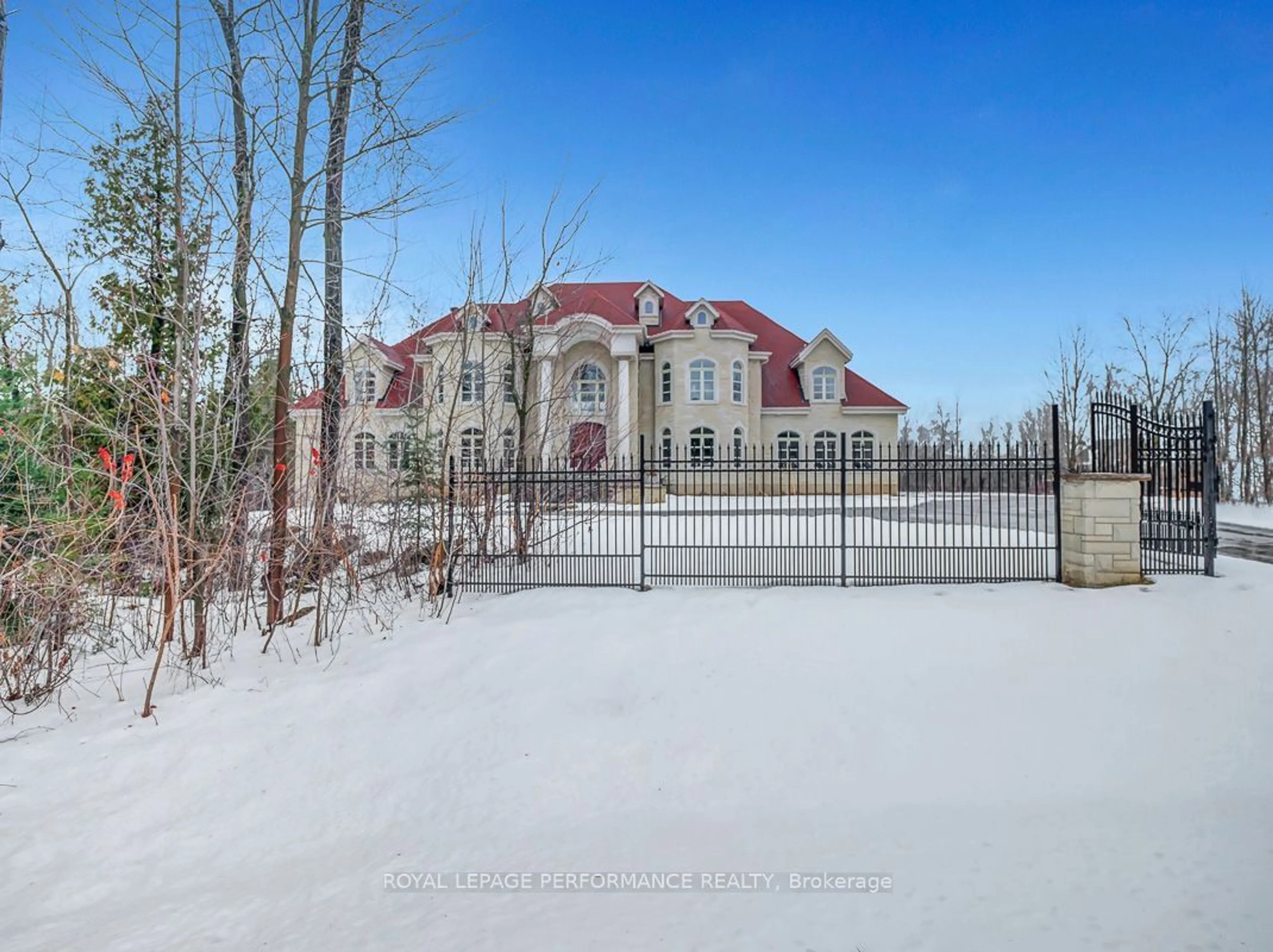 A pic from outside/outdoor area/front of a property/back of a property/a pic from drone, mountain view for 1413 BLACKHORSE Crt, Manotick - Kars - Rideau Twp and Area Ontario K4M 0A6