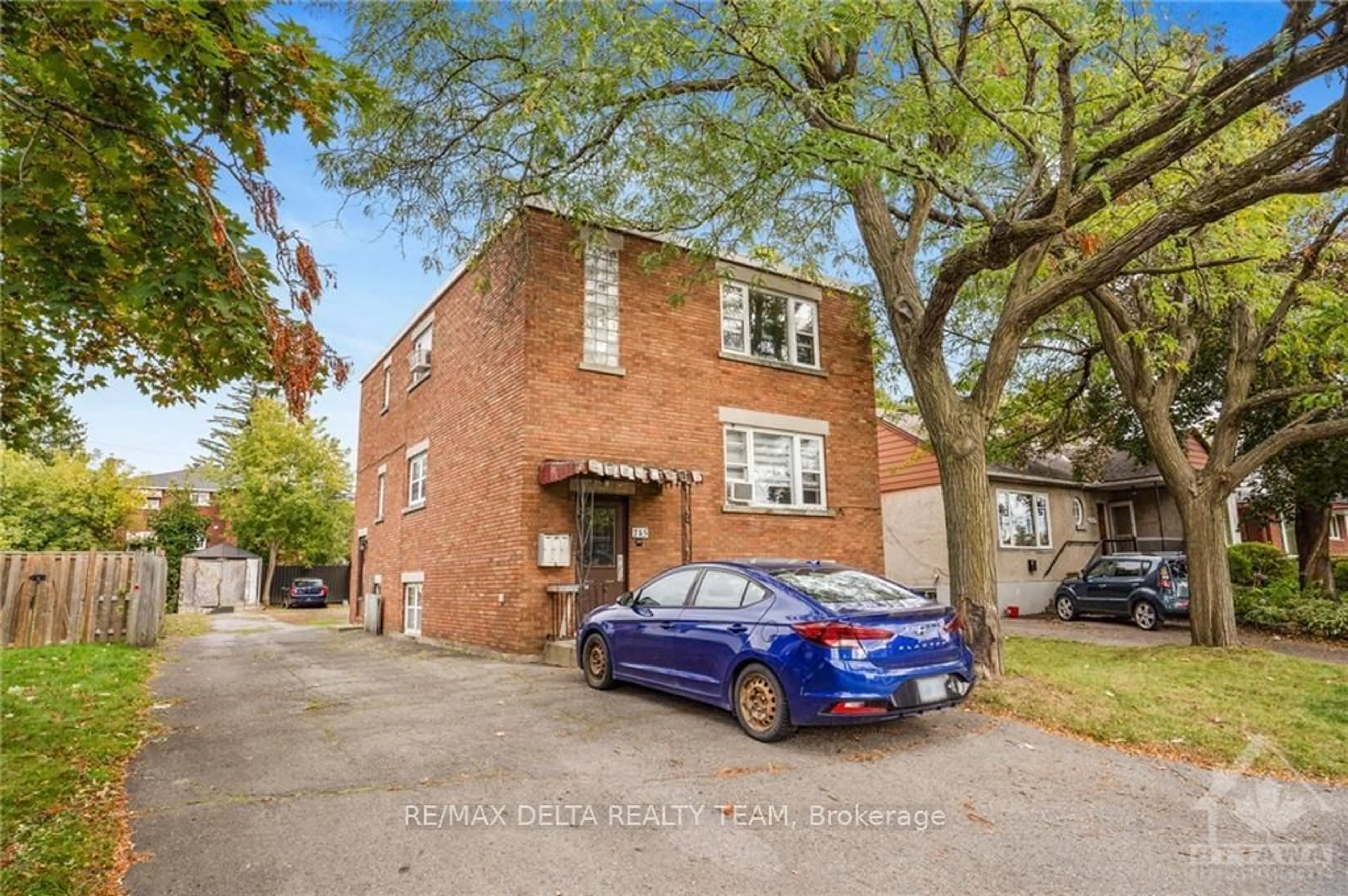 A pic from exterior of the house or condo, the street view for 755 DE L'EGLISE St, Overbook - Castleheights and Area Ontario K1K 3K5