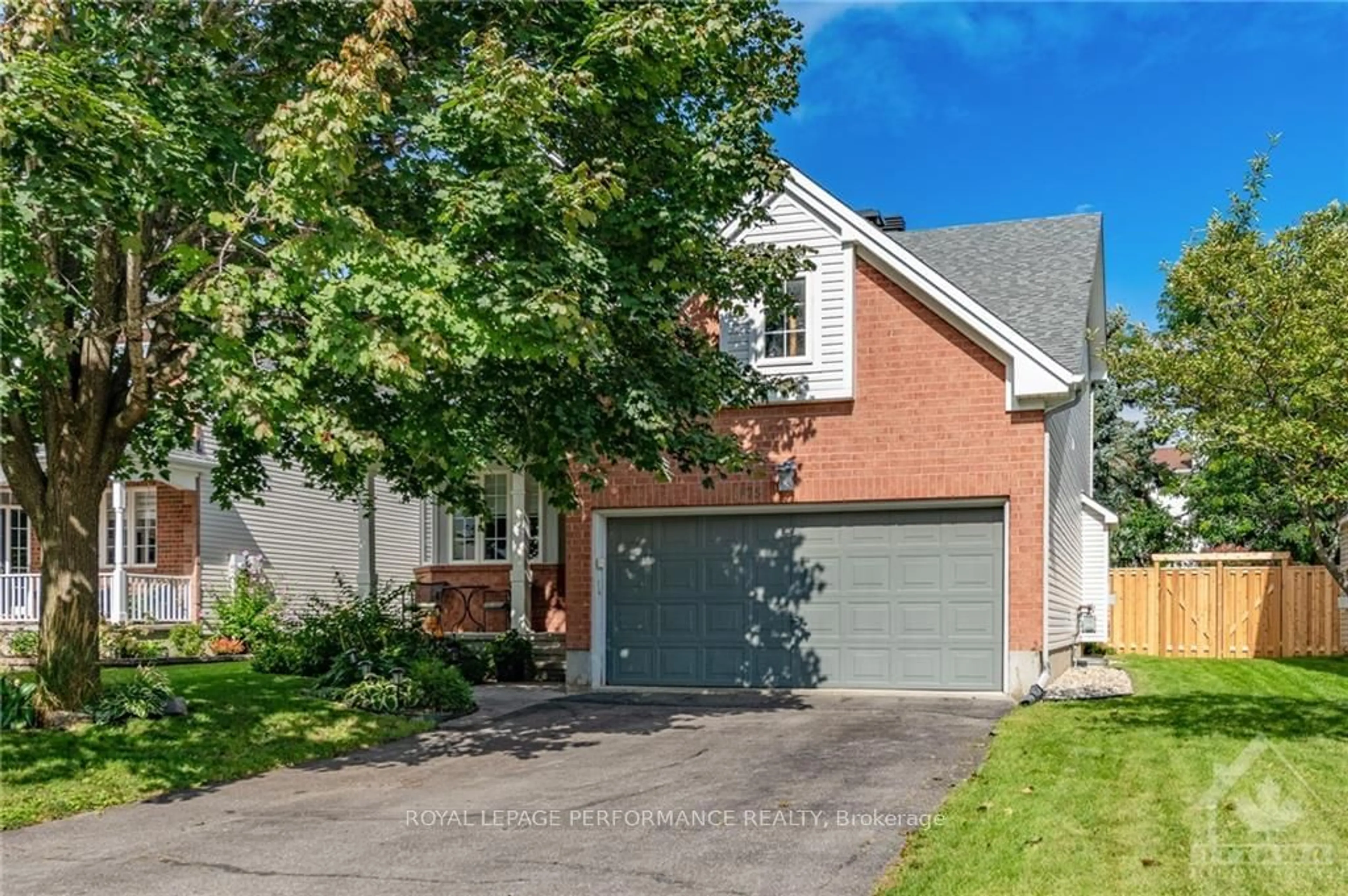 Frontside or backside of a home, cottage for 1975 SOLANO Terr, Orleans - Cumberland and Area Ontario K4A 3R8