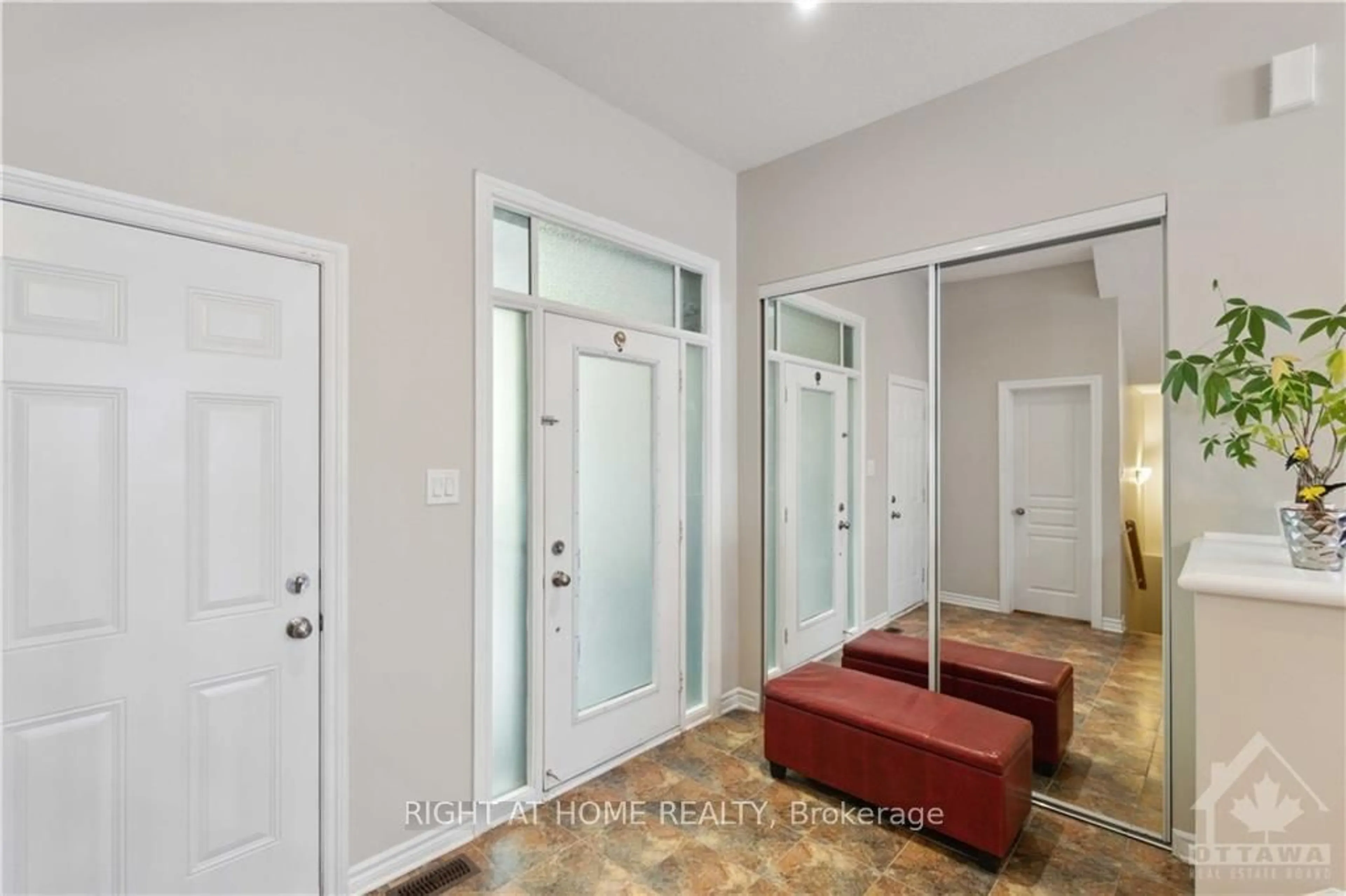 Indoor entryway, wood floors for 155 KINGHAVEN Cres, Kanata Ontario K2M 0C3