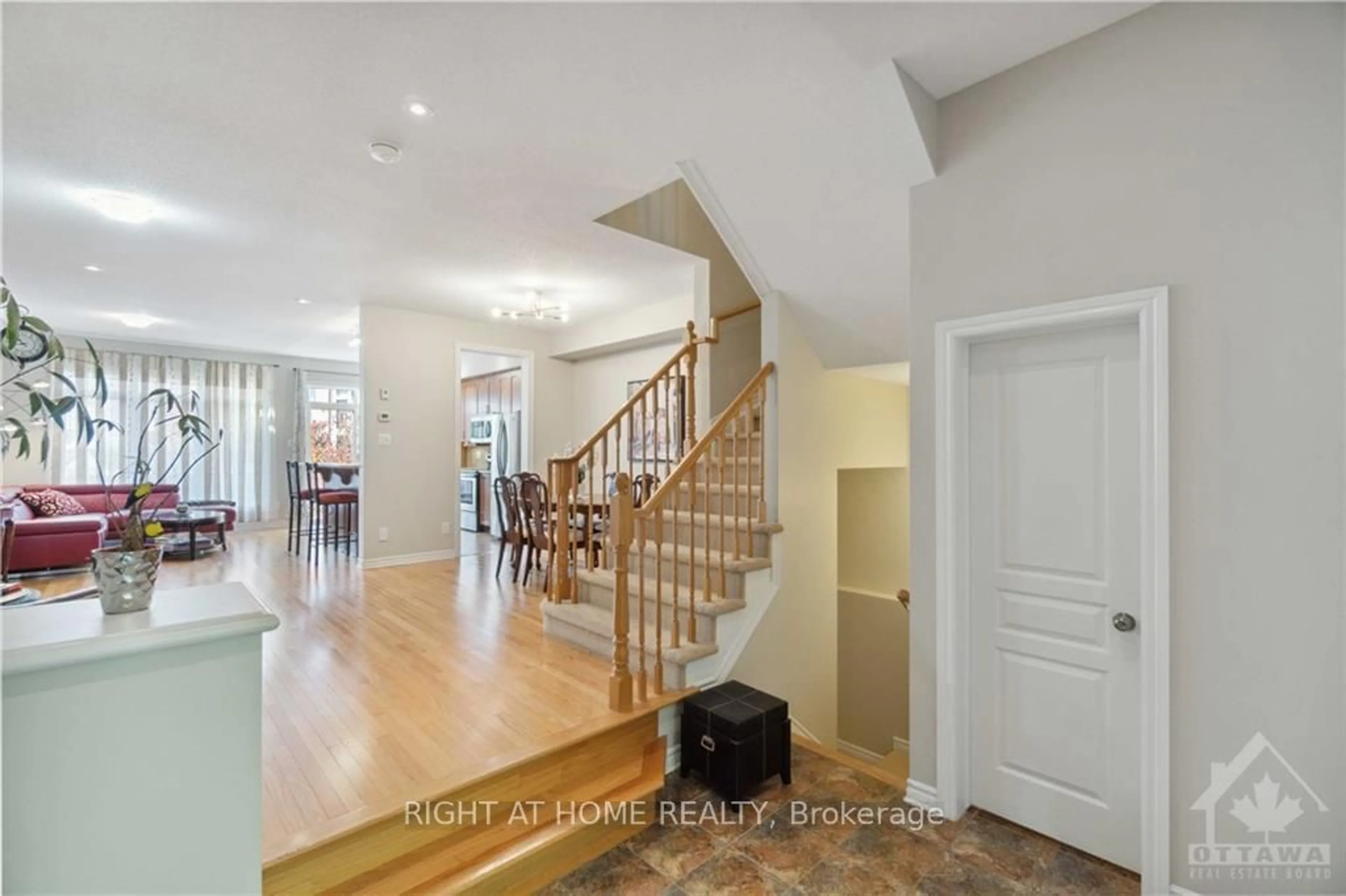 Indoor foyer, wood floors for 155 KINGHAVEN Cres, Kanata Ontario K2M 0C3