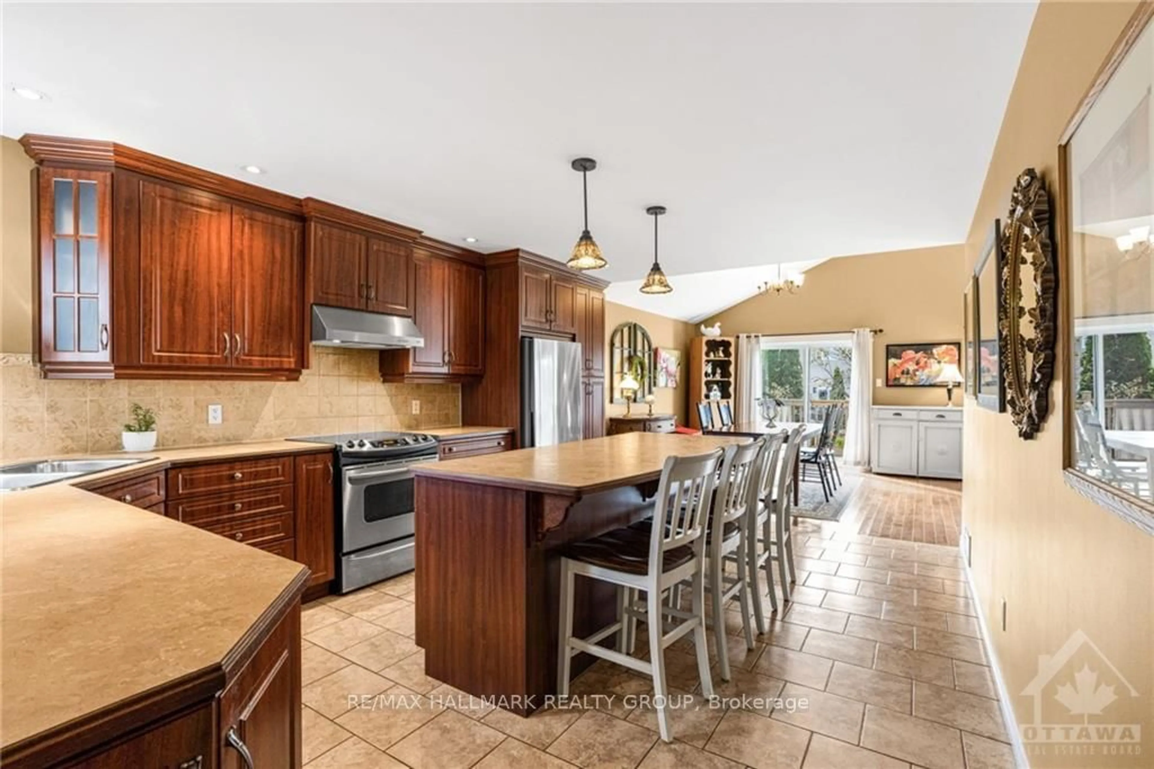 Open concept kitchen for 237 TRILLIUM Circ, Prescott and Russell Ontario K0A 3K0