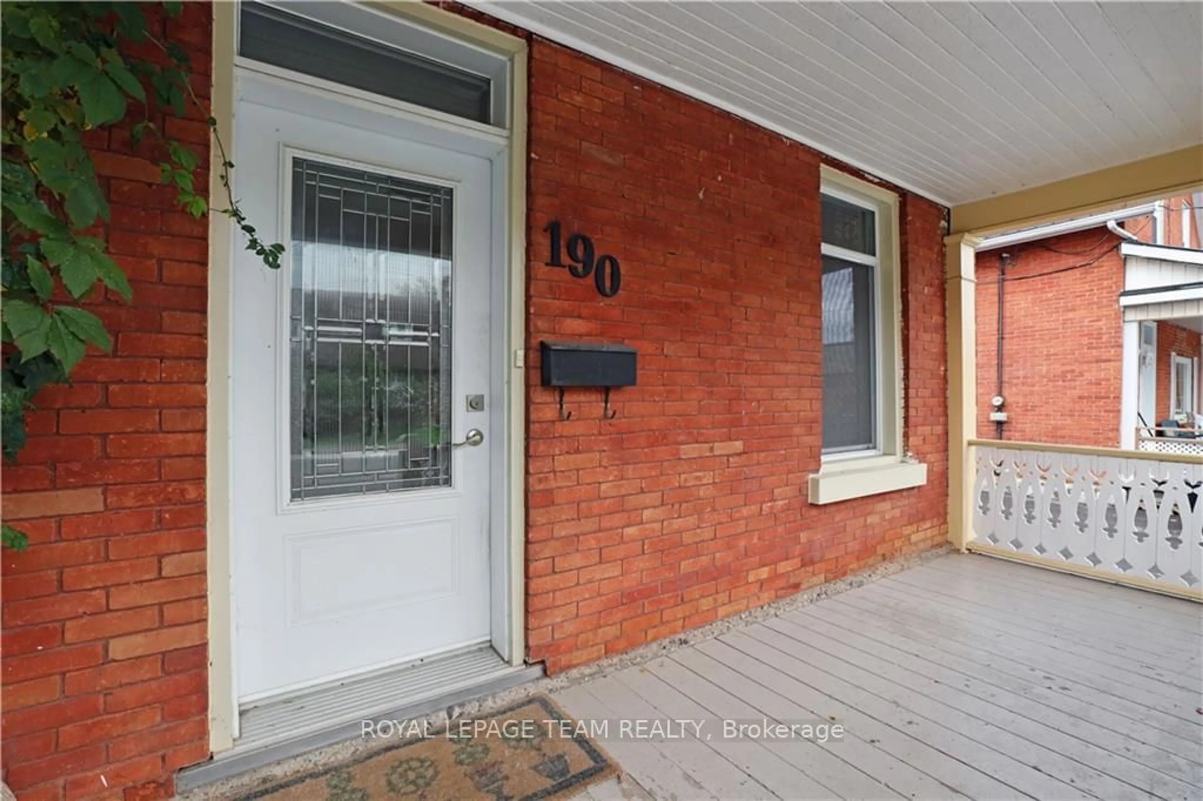 Indoor entryway, wood floors for 190 LOCHIEL St, Renfrew Ontario K7V 1W7