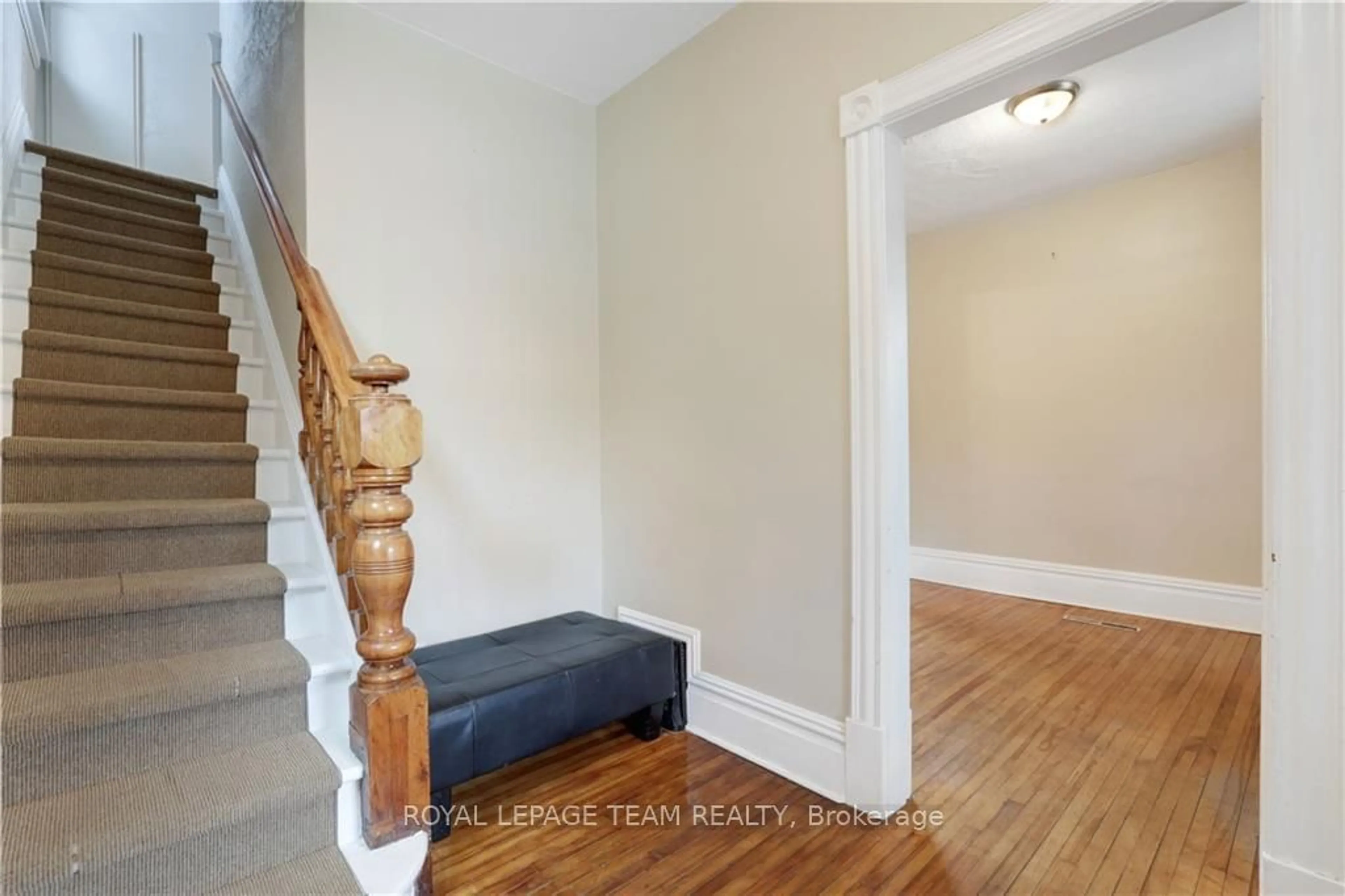 Indoor entryway, wood floors for 190 LOCHIEL St, Renfrew Ontario K7V 1W7