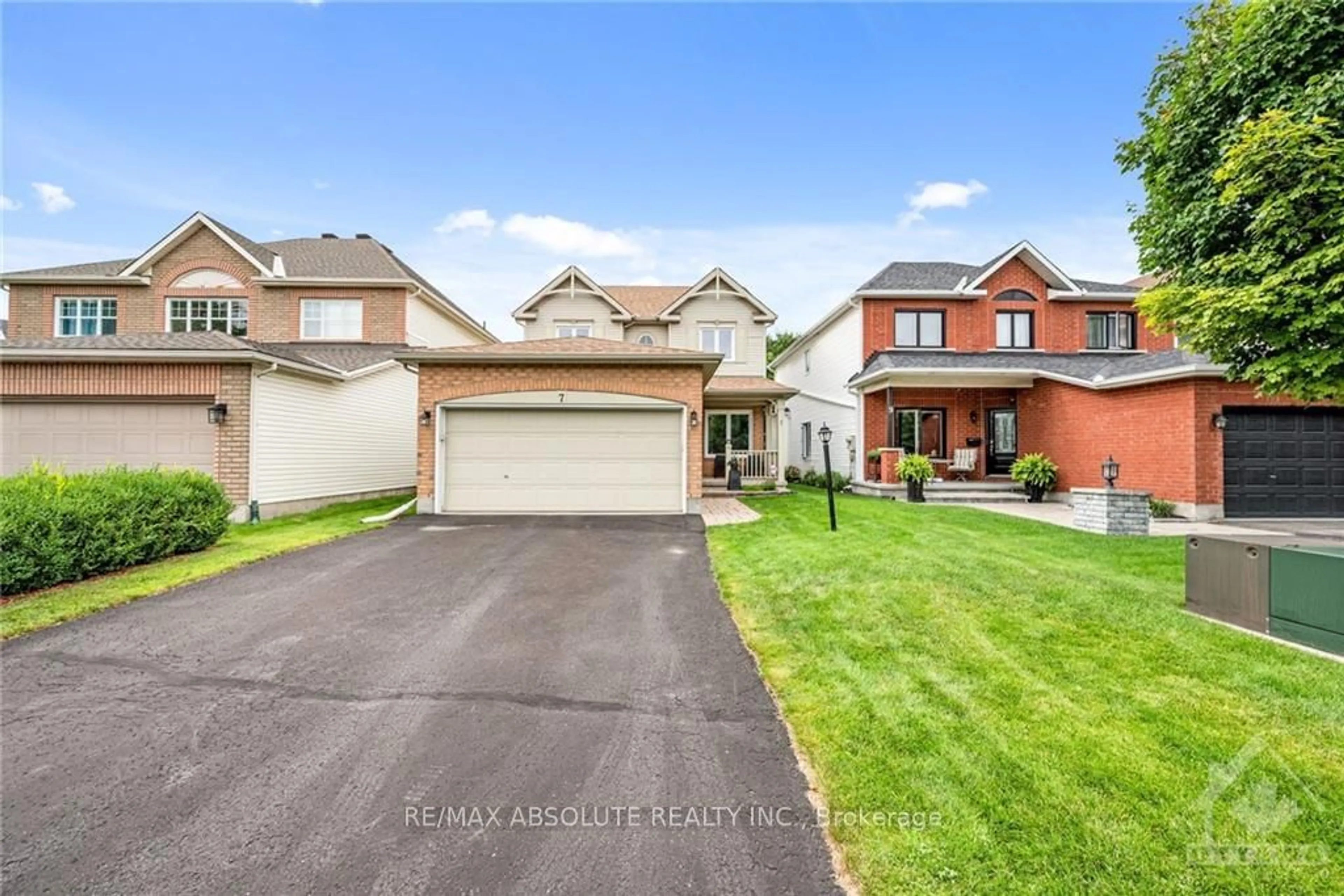 Frontside or backside of a home, the street view for 7 VERMONT Ave, Barrhaven Ontario K2G 6J6