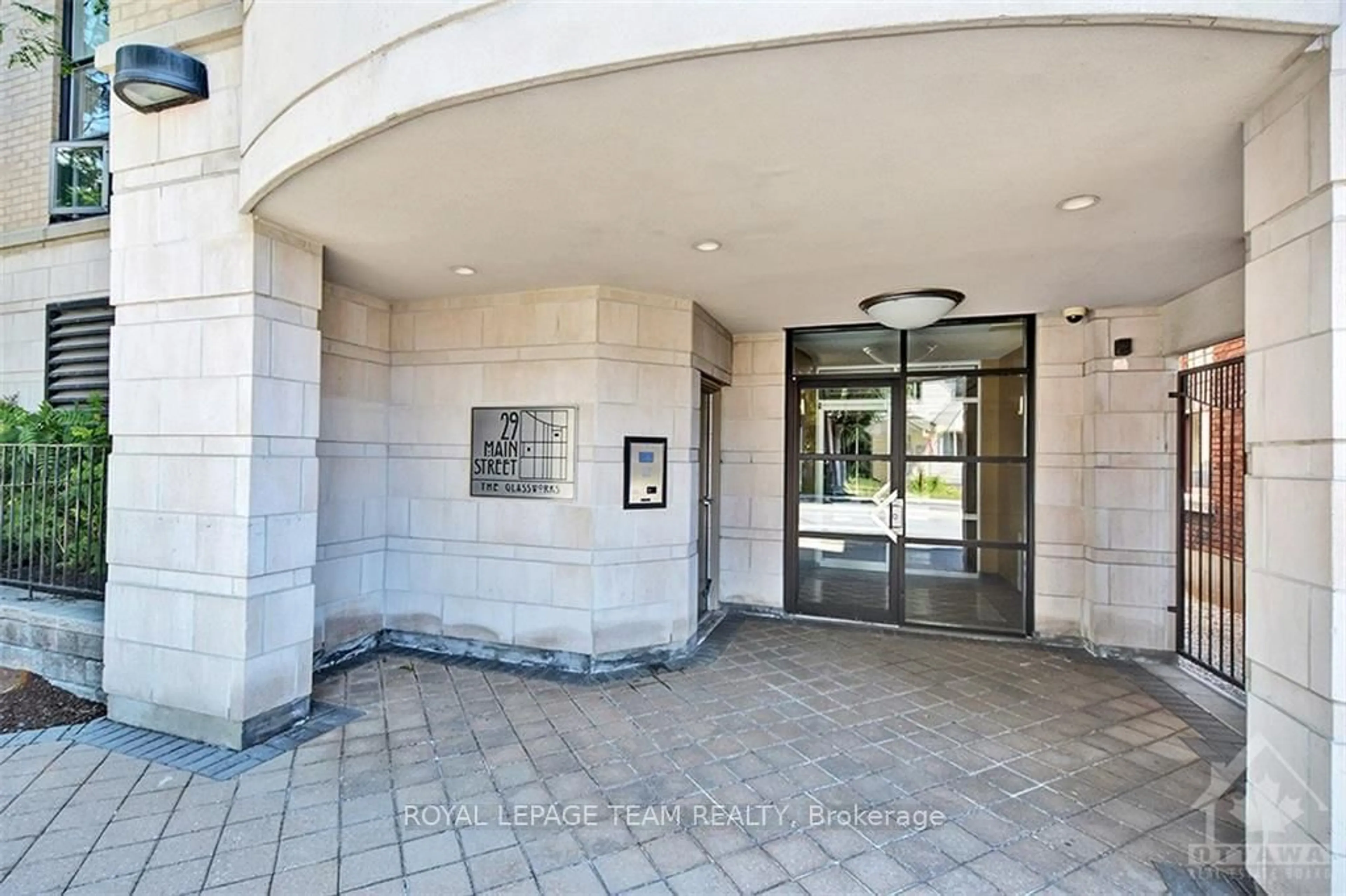 Indoor foyer, cement floor for 29 MAIN St #109, Glebe - Ottawa East and Area Ontario K1S 1B1