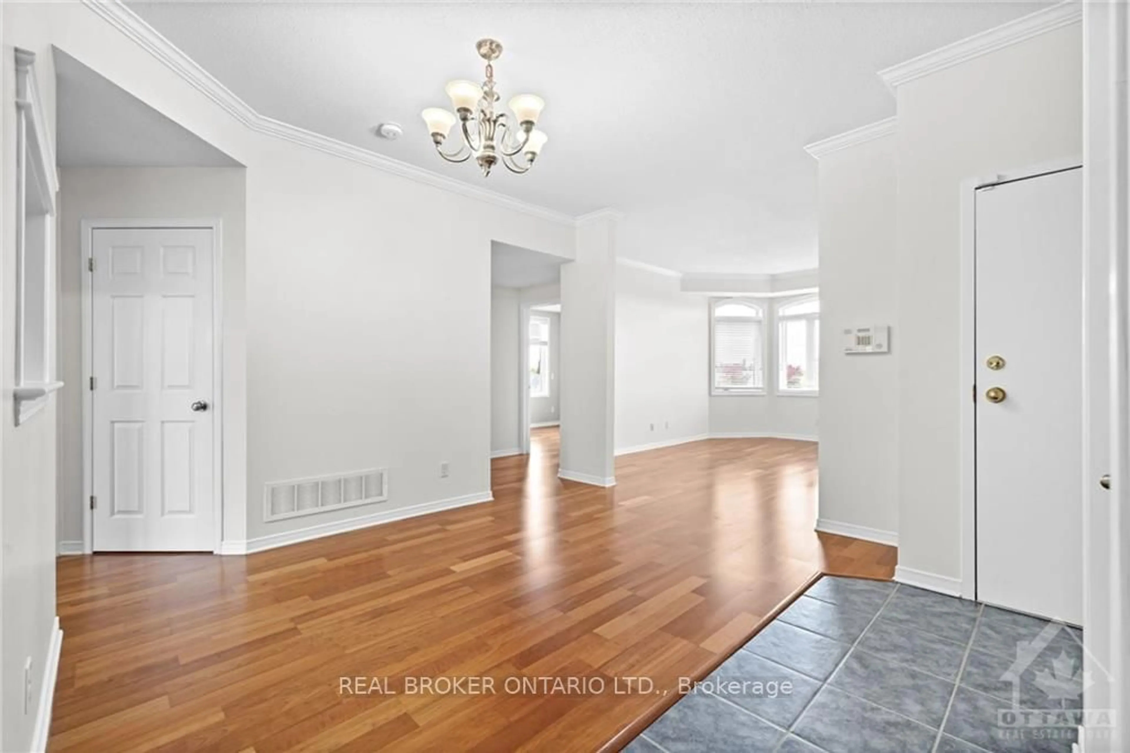 Indoor foyer, wood floors for 190 RUSTIC HILLS Cres #8, Orleans - Cumberland and Area Ontario K4A 0B9