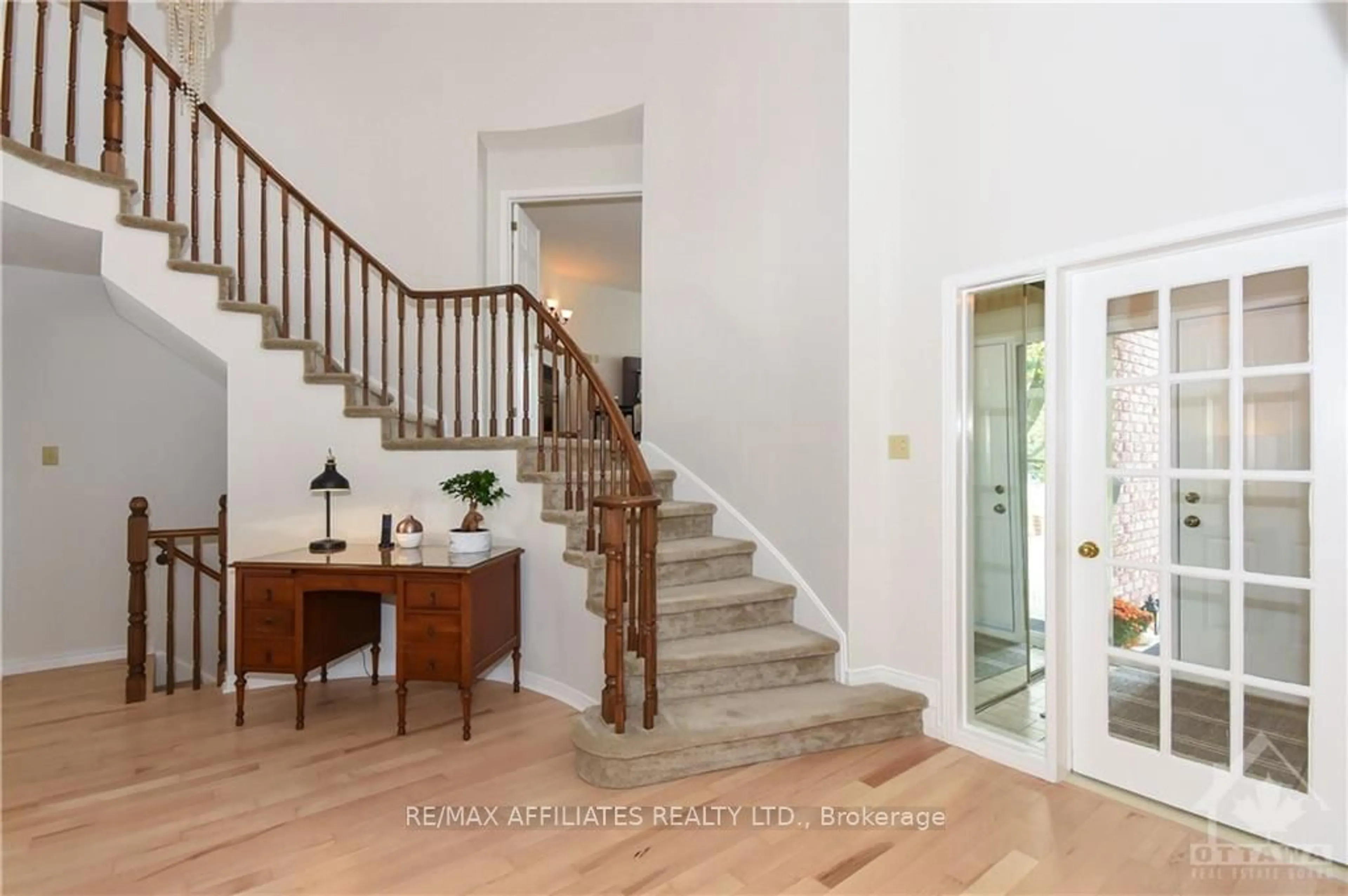 Indoor entryway, wood floors for 1415 YORK MILLS Cres, Orleans - Cumberland and Area Ontario K4A 2P2