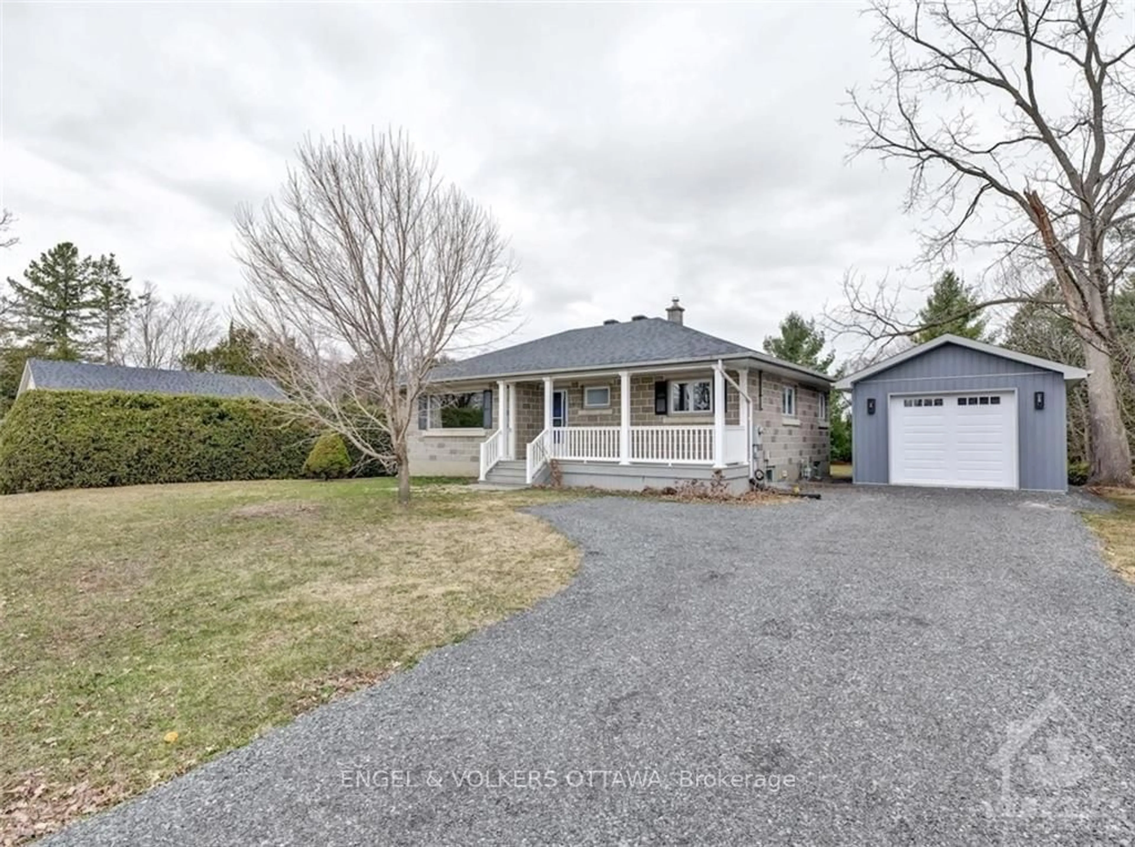 Frontside or backside of a home, cottage for 5961 PERTH St, Stittsville - Munster - Richmond Ontario K2A 2Z0