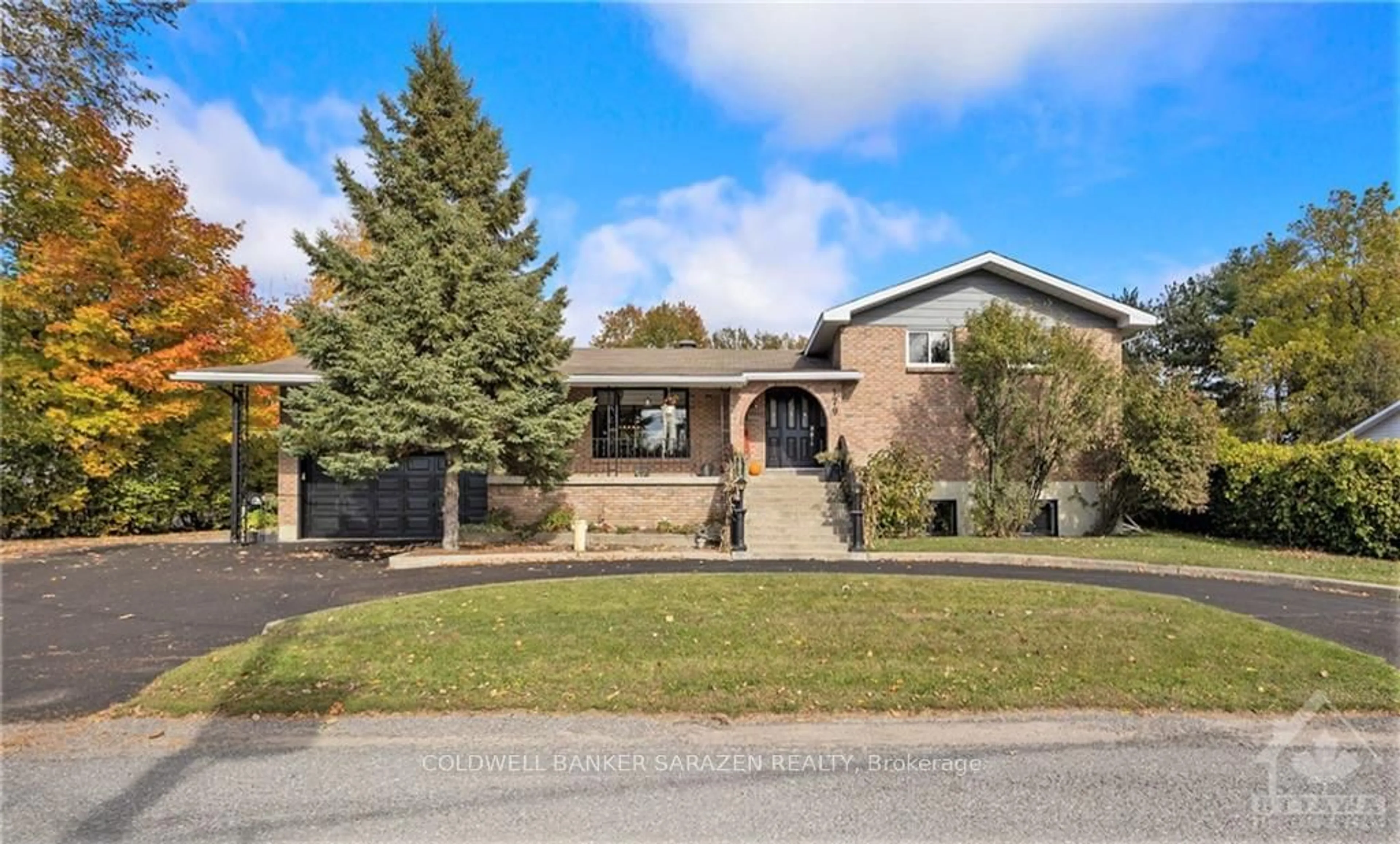 Frontside or backside of a home, the street view for 179 MOORE St, McNab/Braeside Ontario K7S 1G3