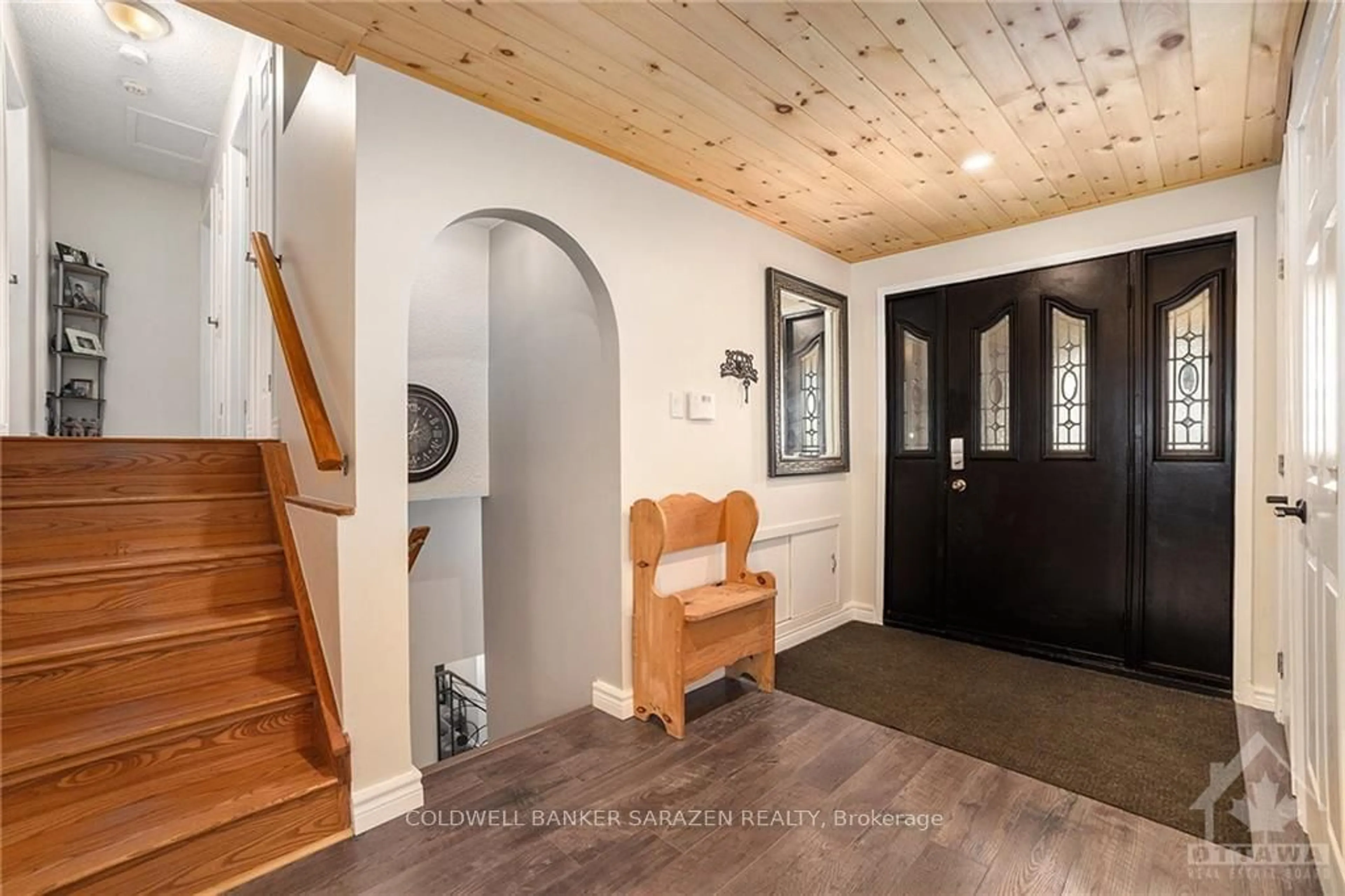 Indoor entryway, wood floors for 179 MOORE St, McNab/Braeside Ontario K7S 1G3