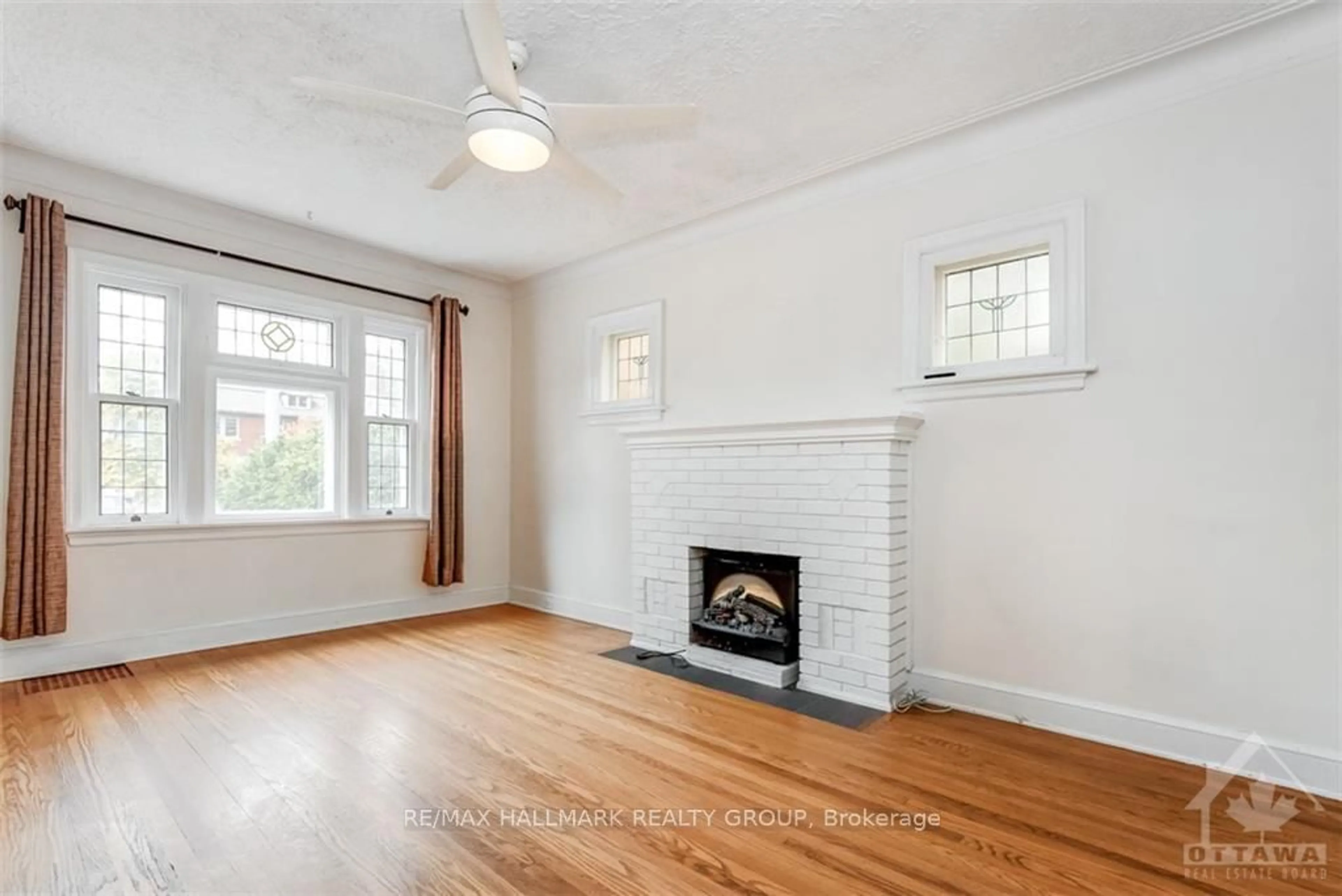 Living room, wood floors for 433 HOLLAND Ave, Dows Lake - Civic Hospital and Area Ontario K1Y 0Z3