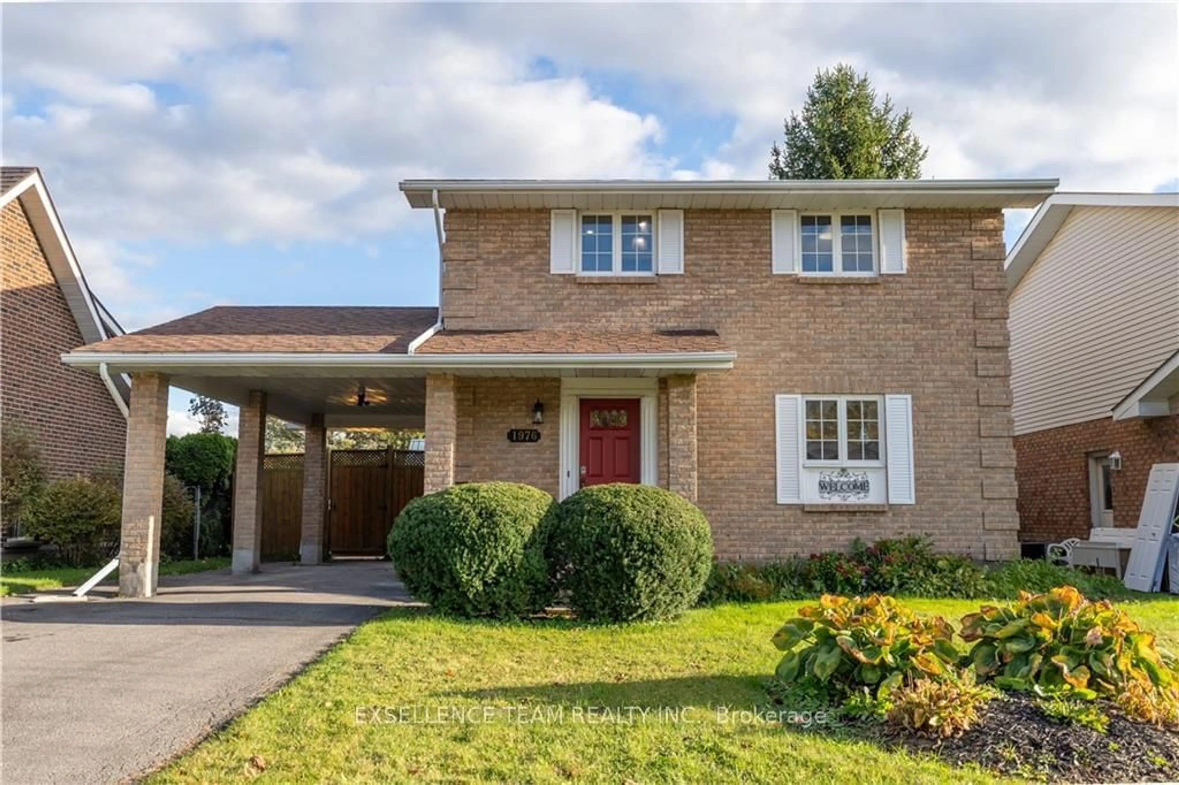 Home with brick exterior material for 1976 CONCORDE Ave, Cornwall Ontario K6H 6R4