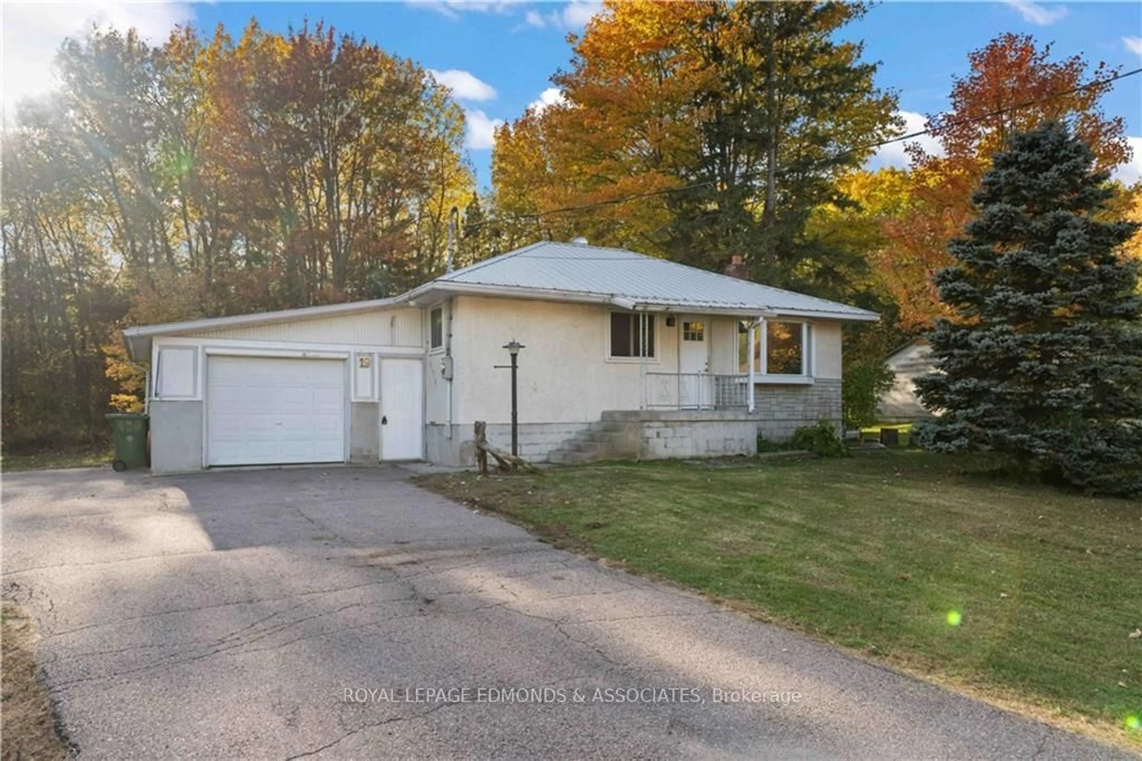 Frontside or backside of a home, cottage for 19 LABINE Cres, Petawawa Ontario K8H 2J1