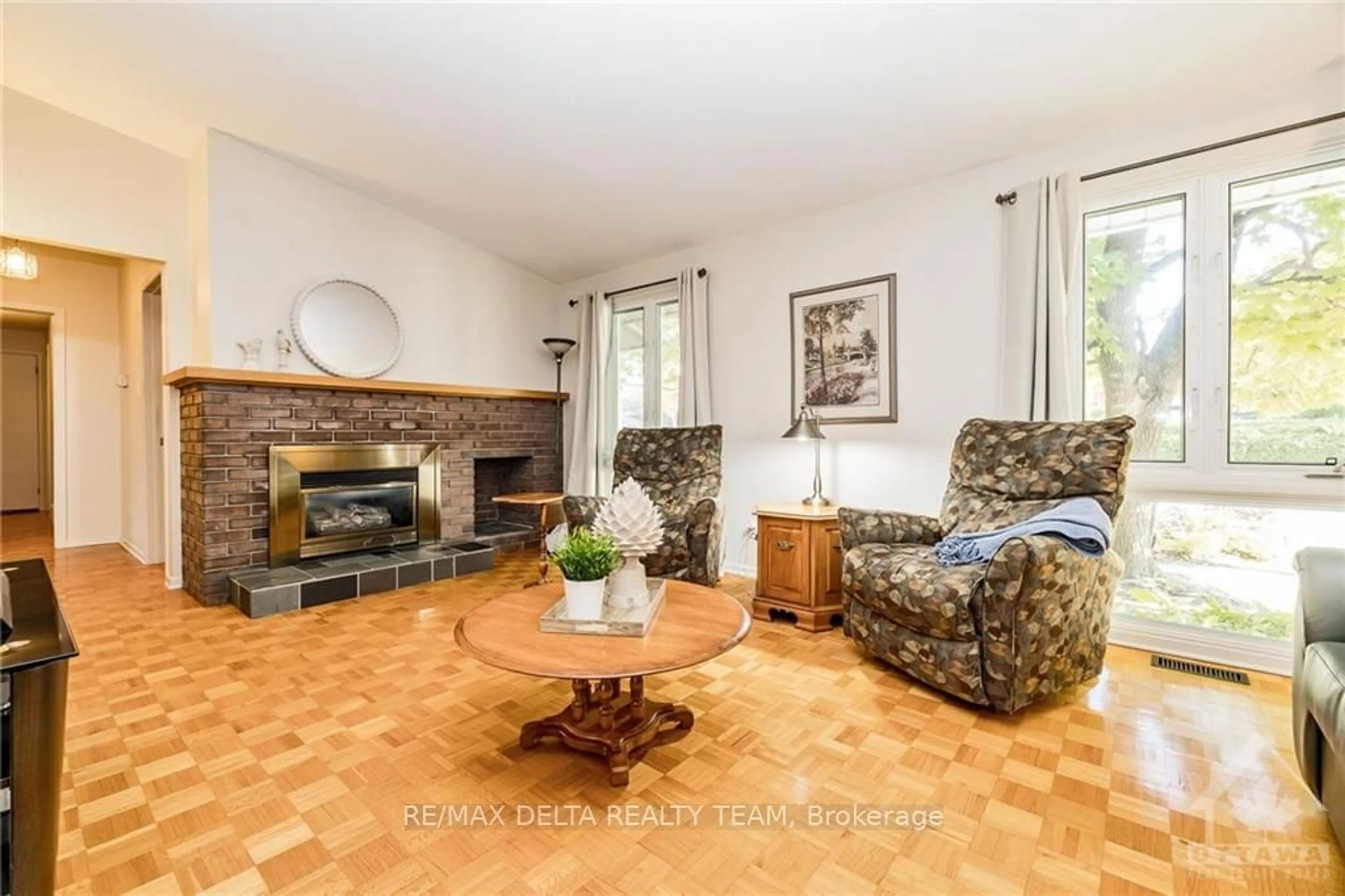 Living room, wood floors for 564 LA VERENDRYE Dr, Beacon Hill North - South and Area Ontario K1J 7X2