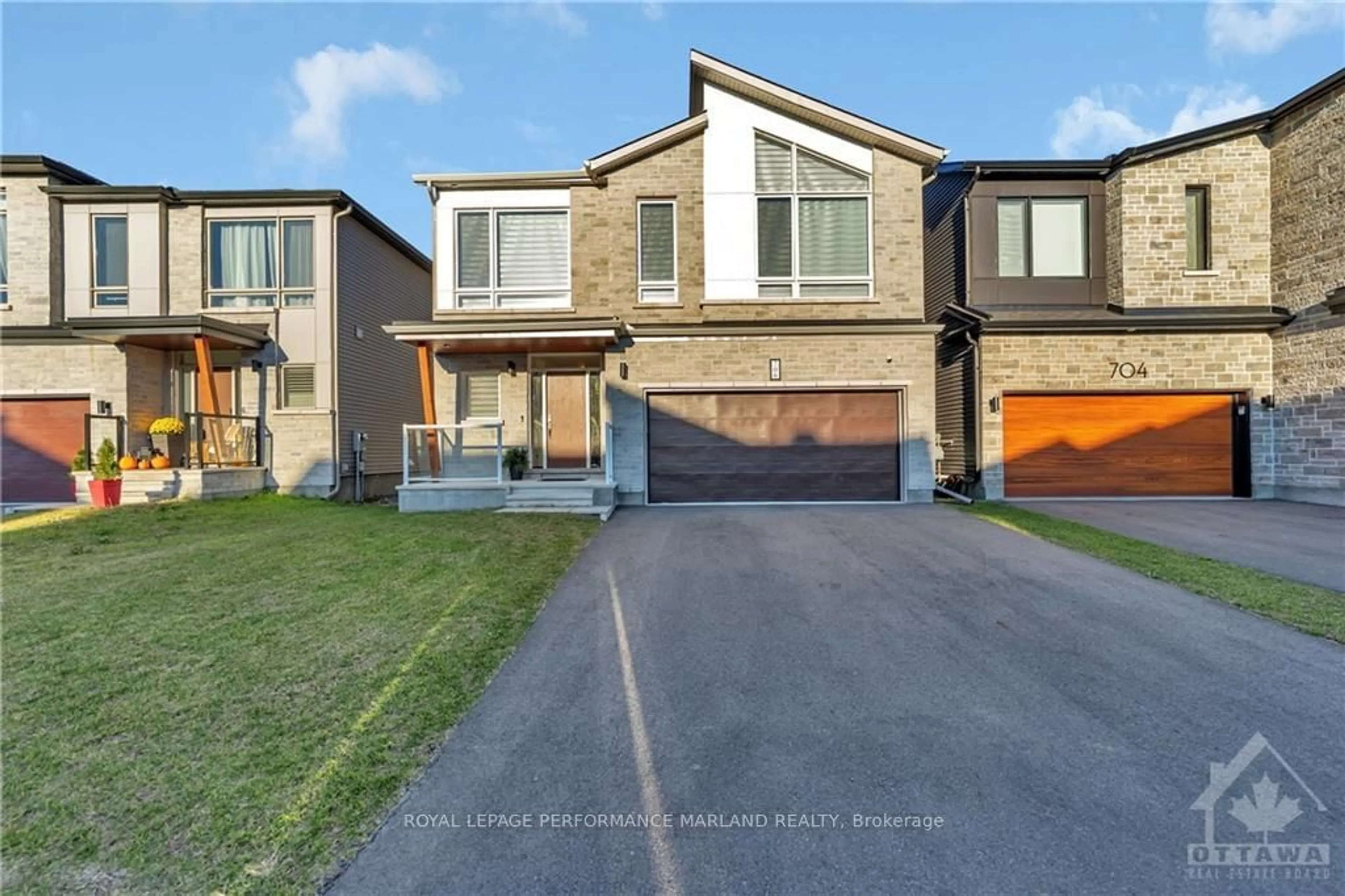 Frontside or backside of a home, the street view for 706 FENWICK Way, Barrhaven Ontario K2J 0L8