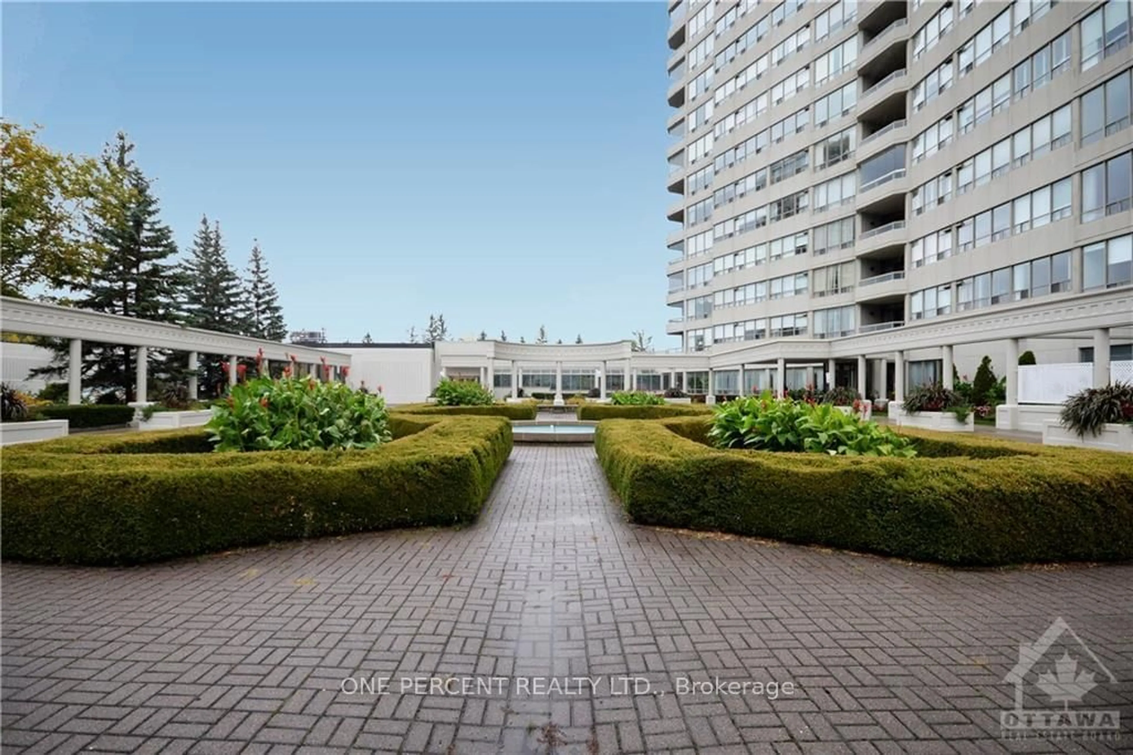 Patio, the front or back of building for 1480 RIVERSIDE Dr #204, Alta Vista and Area Ontario K1G 5H2