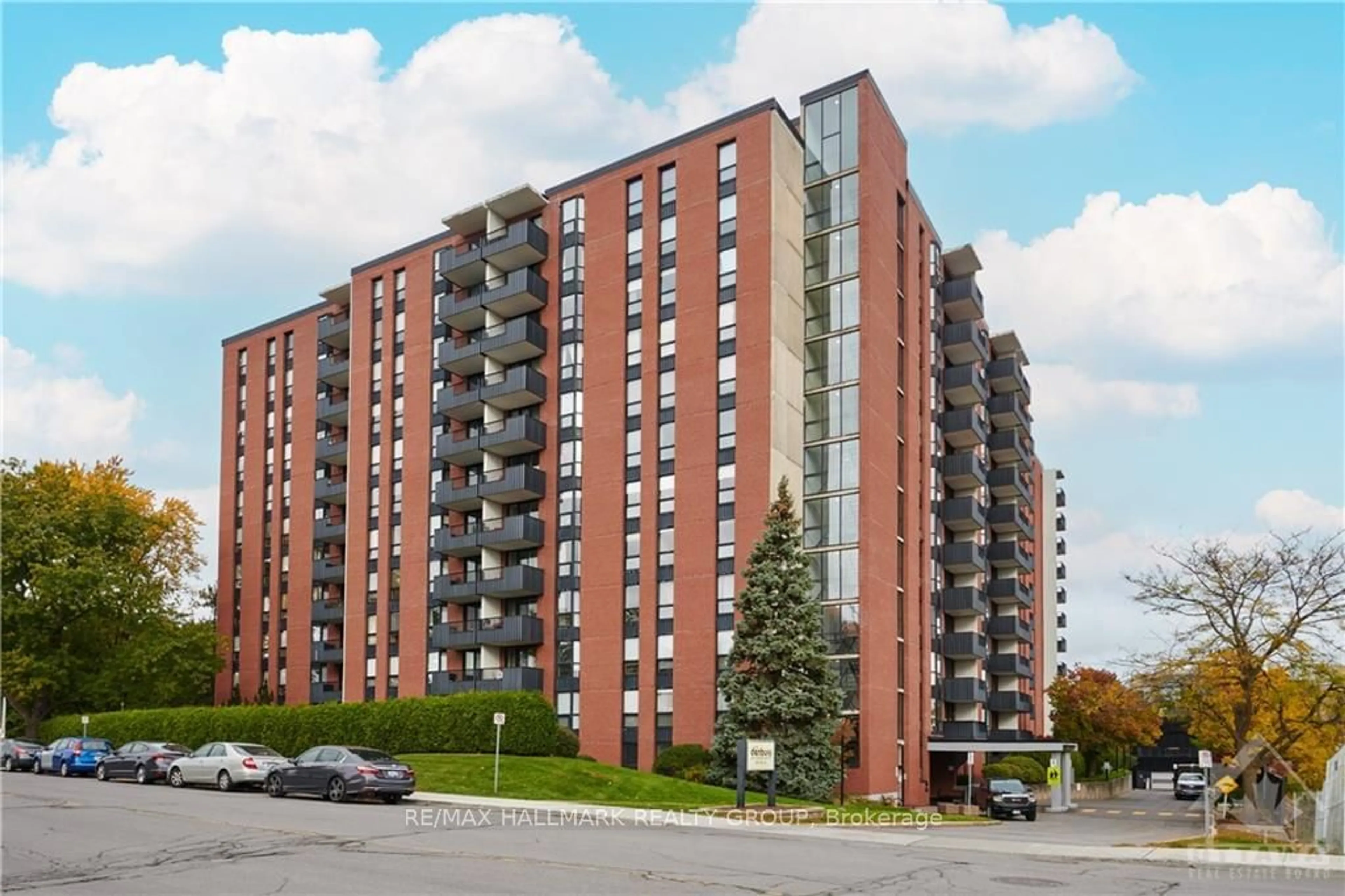 A pic from exterior of the house or condo, the front or back of building for 2951 RIVERSIDE Dr #707, Billings Bridge - Riverside Park and Area Ontario K1V 8W6