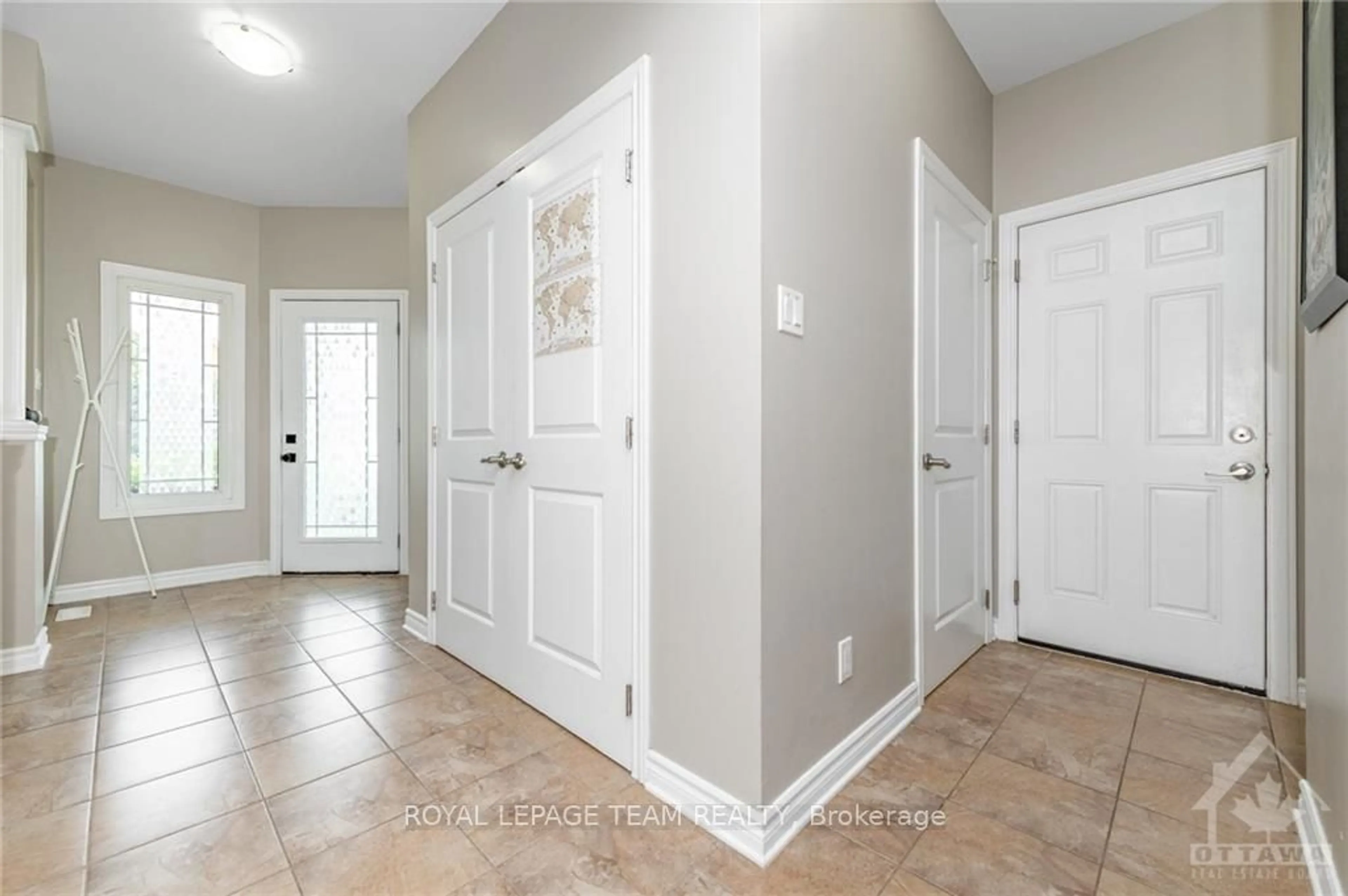 Indoor entryway, wood floors for 108 SOPHIE Lane, Merrickville-Wolford Ontario K0G 1N0