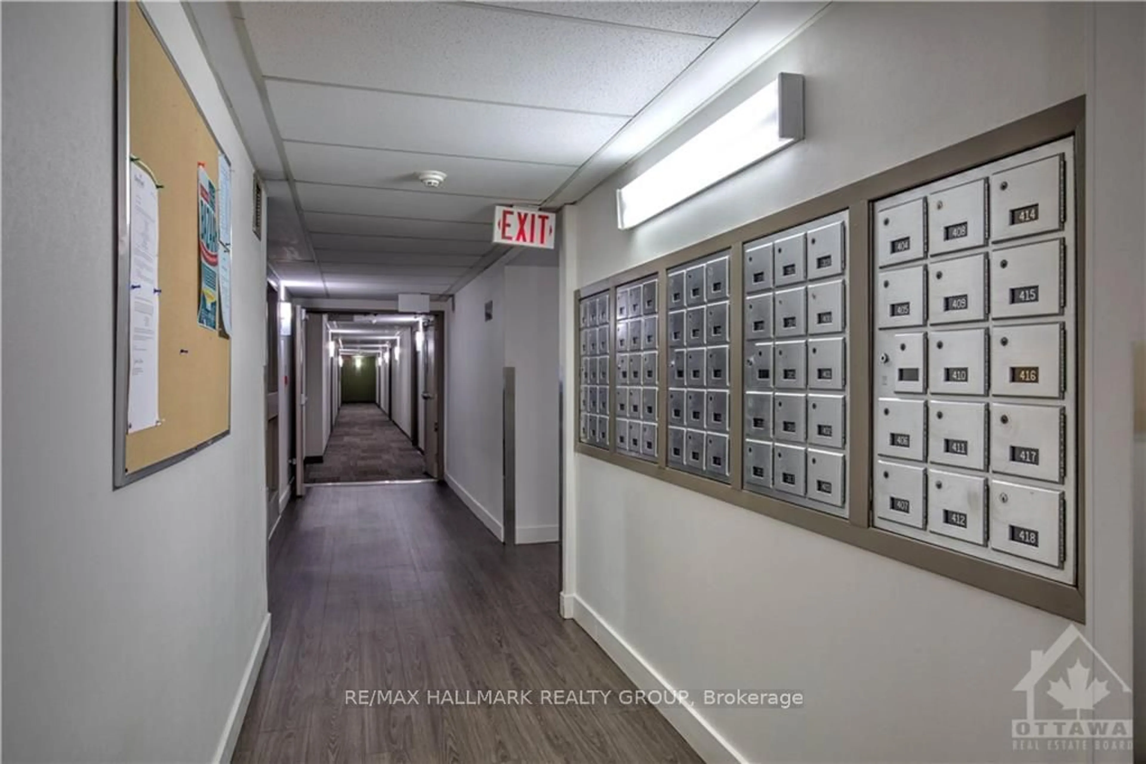 Indoor foyer, wood floors for 260 BRITTANY Dr #107, Manor Park - Cardinal Glen and Area Ontario K1K 4M2