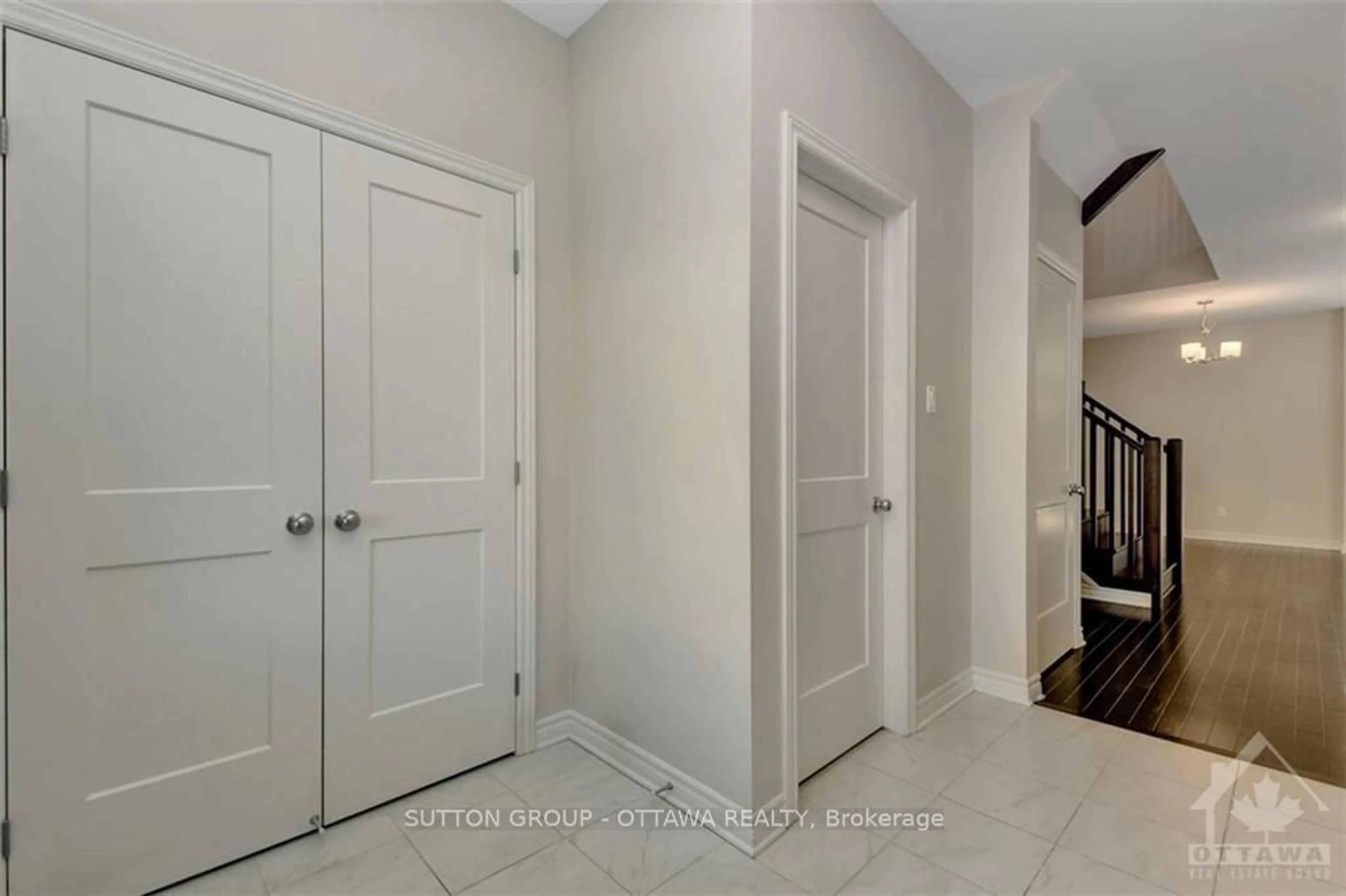 Indoor entryway, not visible floor for 703 MOONFLOWER Cres, Blossom Park - Airport and Area Ontario K1T 0S3