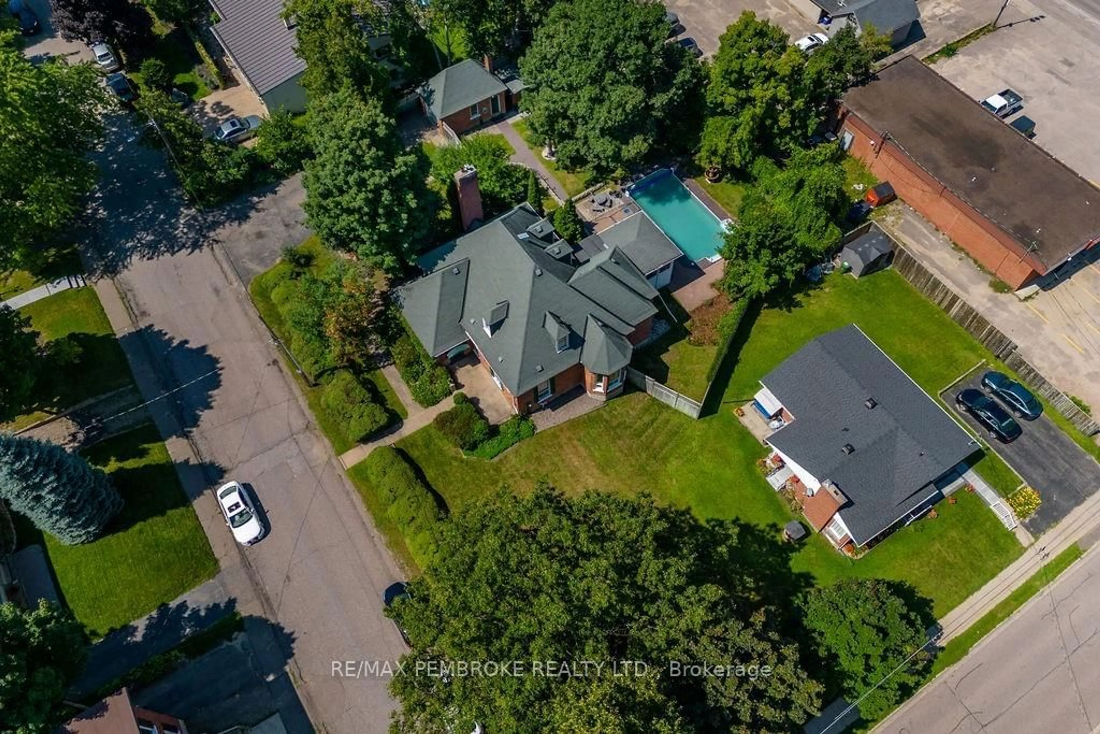 Frontside or backside of a home, the street view for 311 SUPPLE St, Pembroke Ontario K8A 3H3