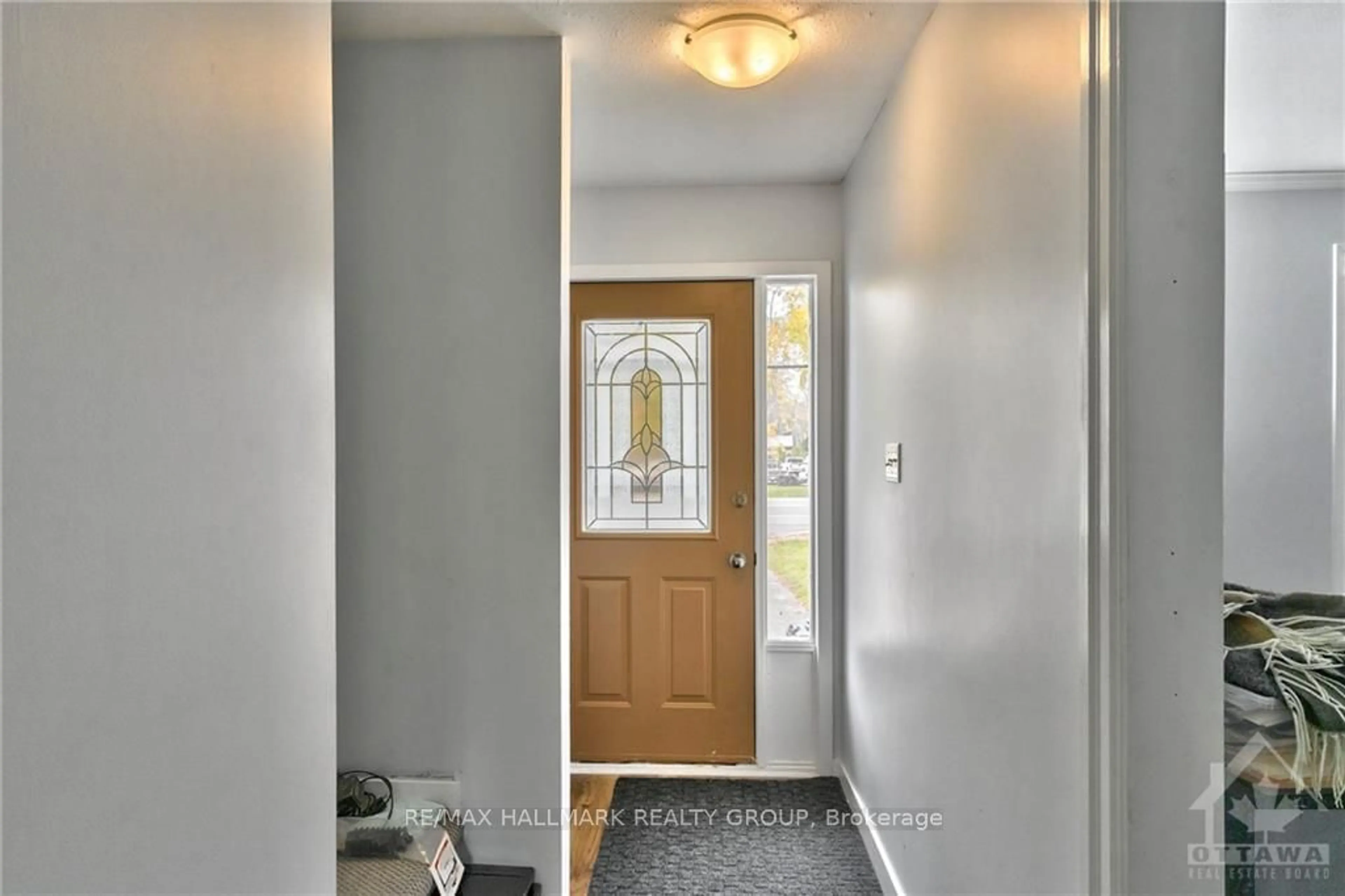 Indoor entryway, wood floors for 14 CRAIG St, Perth Ontario K7H 3K1