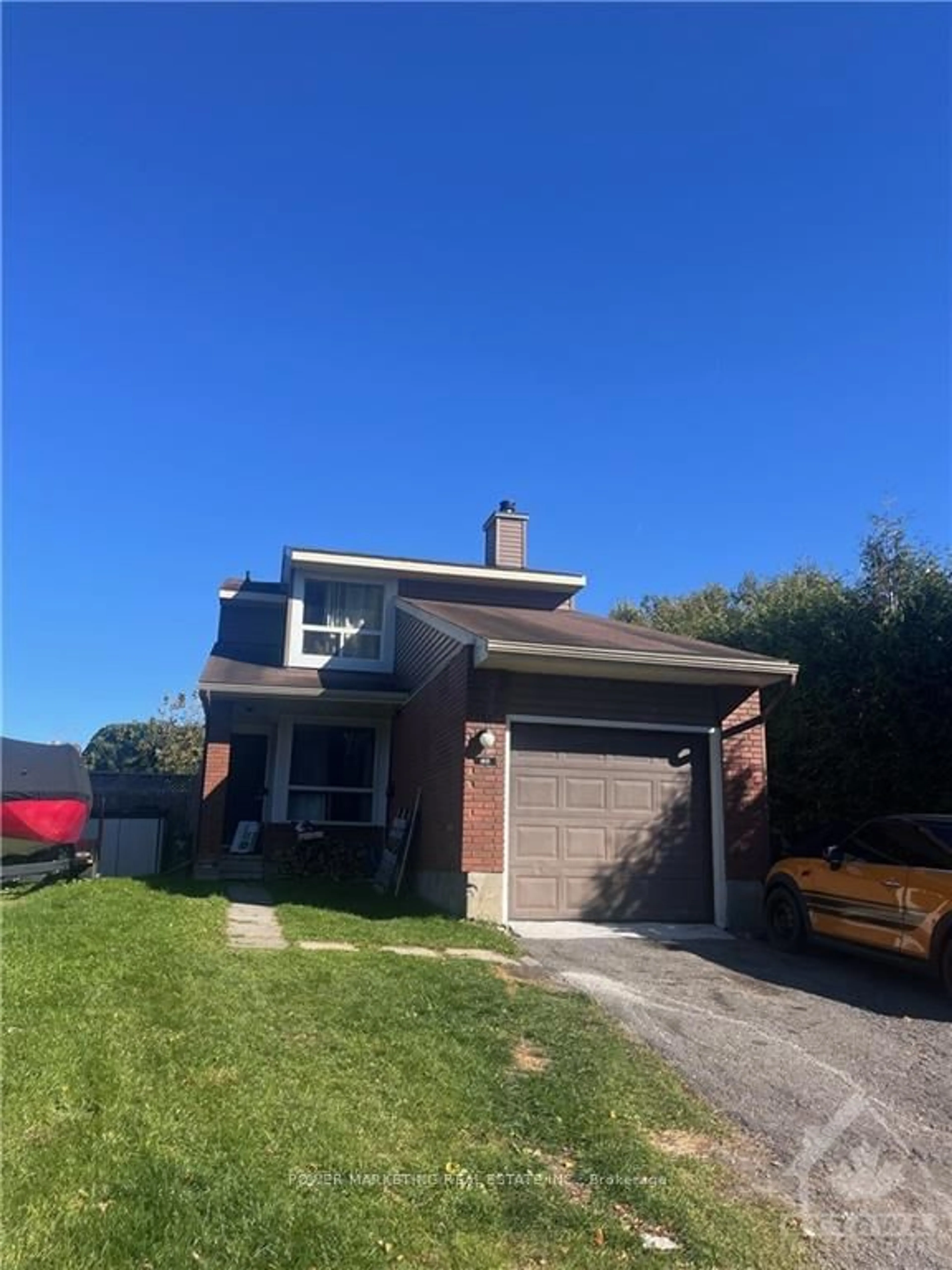 Frontside or backside of a home, the street view for 1631 SAXONY Cres, Cyrville - Carson Grove - Pineview Ontario K1B 5K8